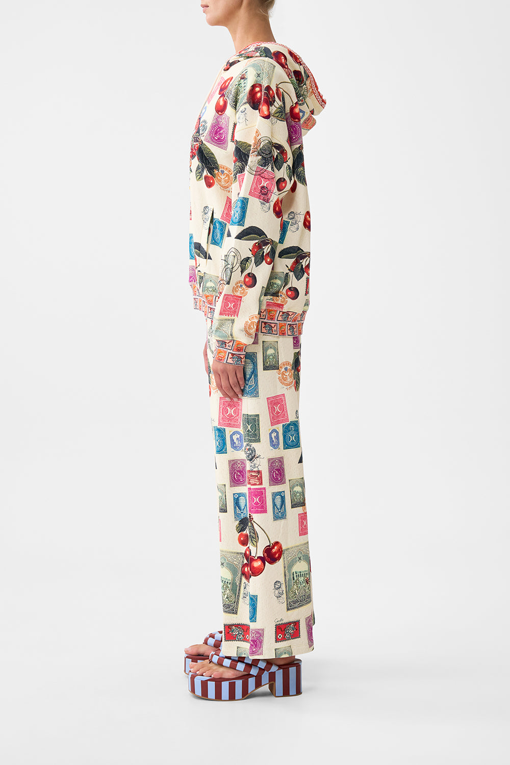 HOODIE WITH SIDE POCKETS NOTES FROM THE ROAD