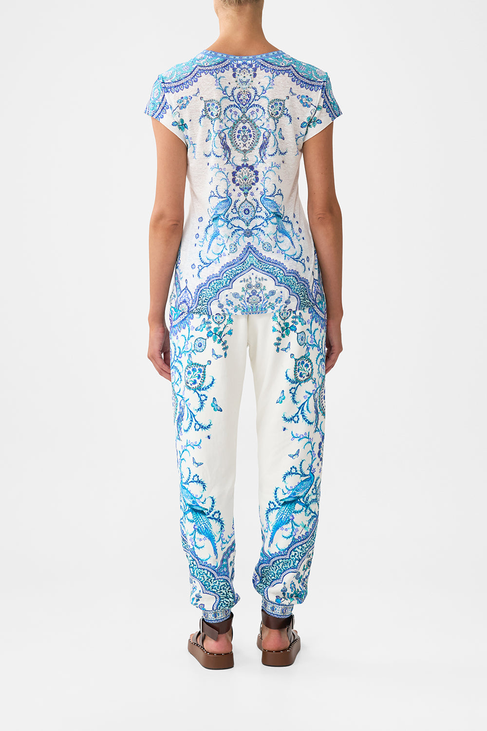 V NECK FITTED TEE ISNIK LULLABY