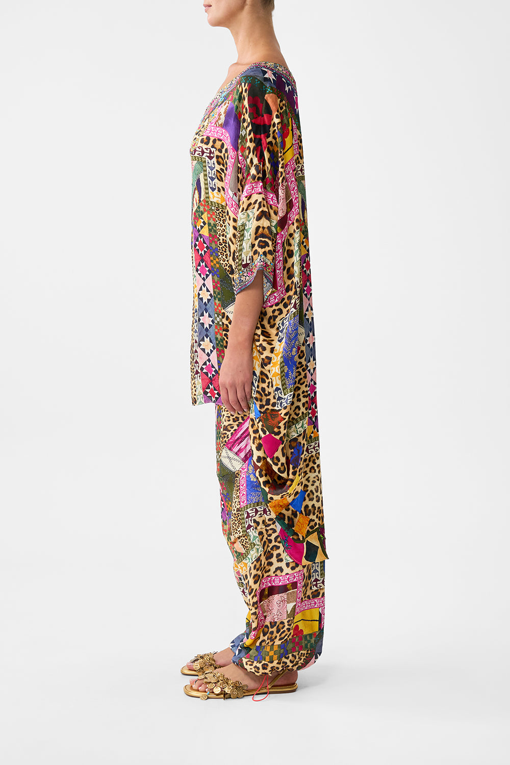 The CAMILLA MINIMAL SHIFT DRESS HIGH CLASS HOOKAH in our  print.
