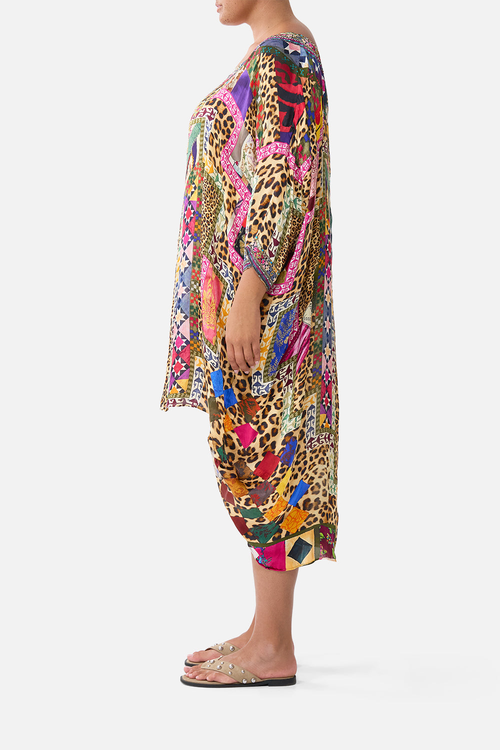 The CAMILLA CROPPED TOP WITH TIE FRONT HIGH CLASS HOOKAH in our  print.