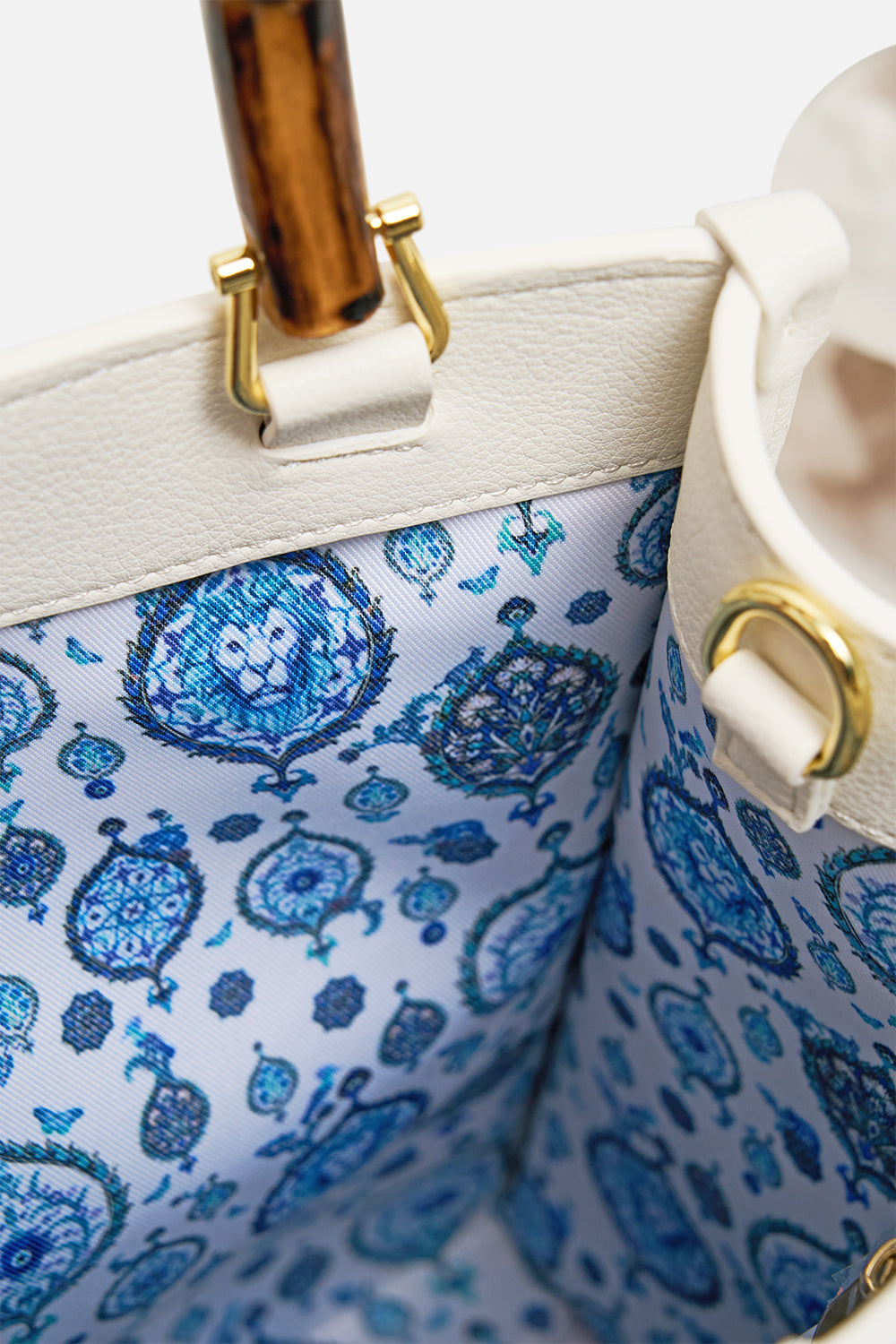 The CAMILLA SKIRT WITH SHAPED SEAM SULTANAHMET SUMMER in our  print.