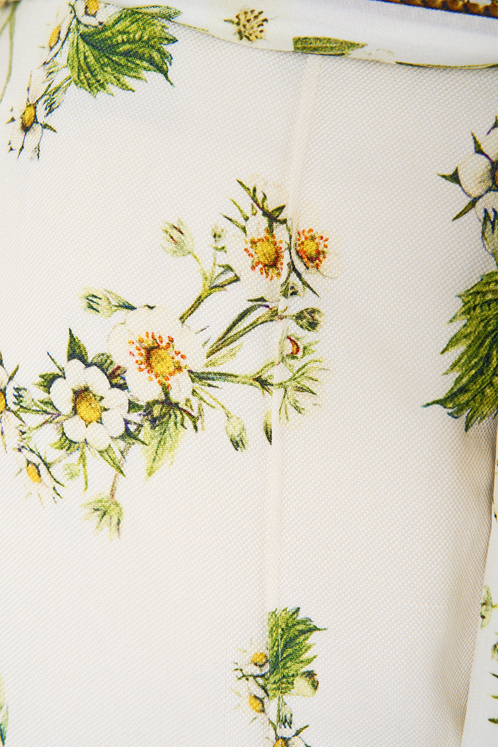 The CAMILLA SIDE SPLIT JERSEY TEE ORNATE ON A PLATE in our ORNATE ON A PLATE print.