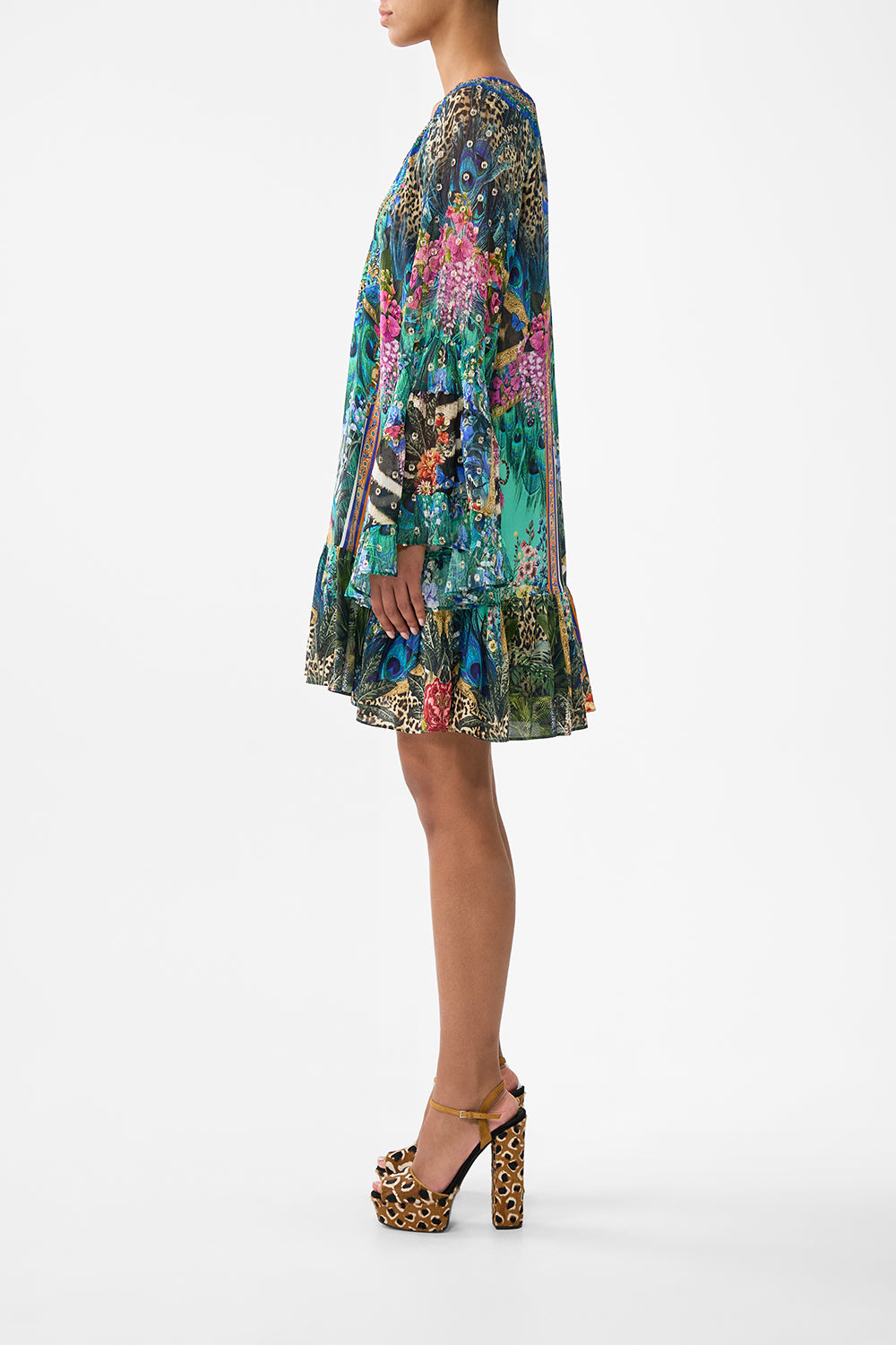 The CAMILLA DEEP V NECK HARDWARE SHORT KAFTAN TILES OF TÜRKIYE in our  print.