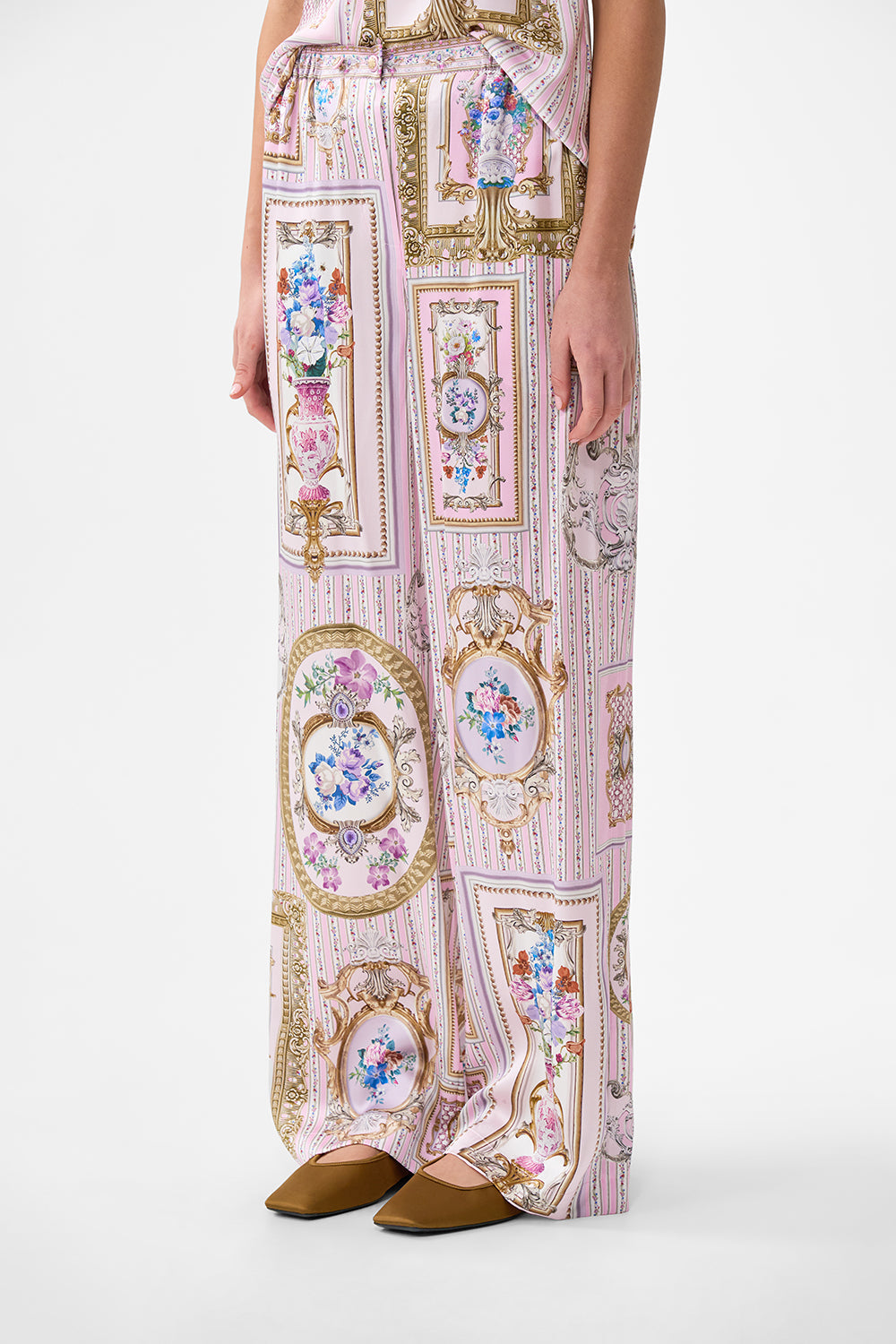 The CAMILLA LOUNGE PANT HEIRLOOM EMPIRE in our  print.