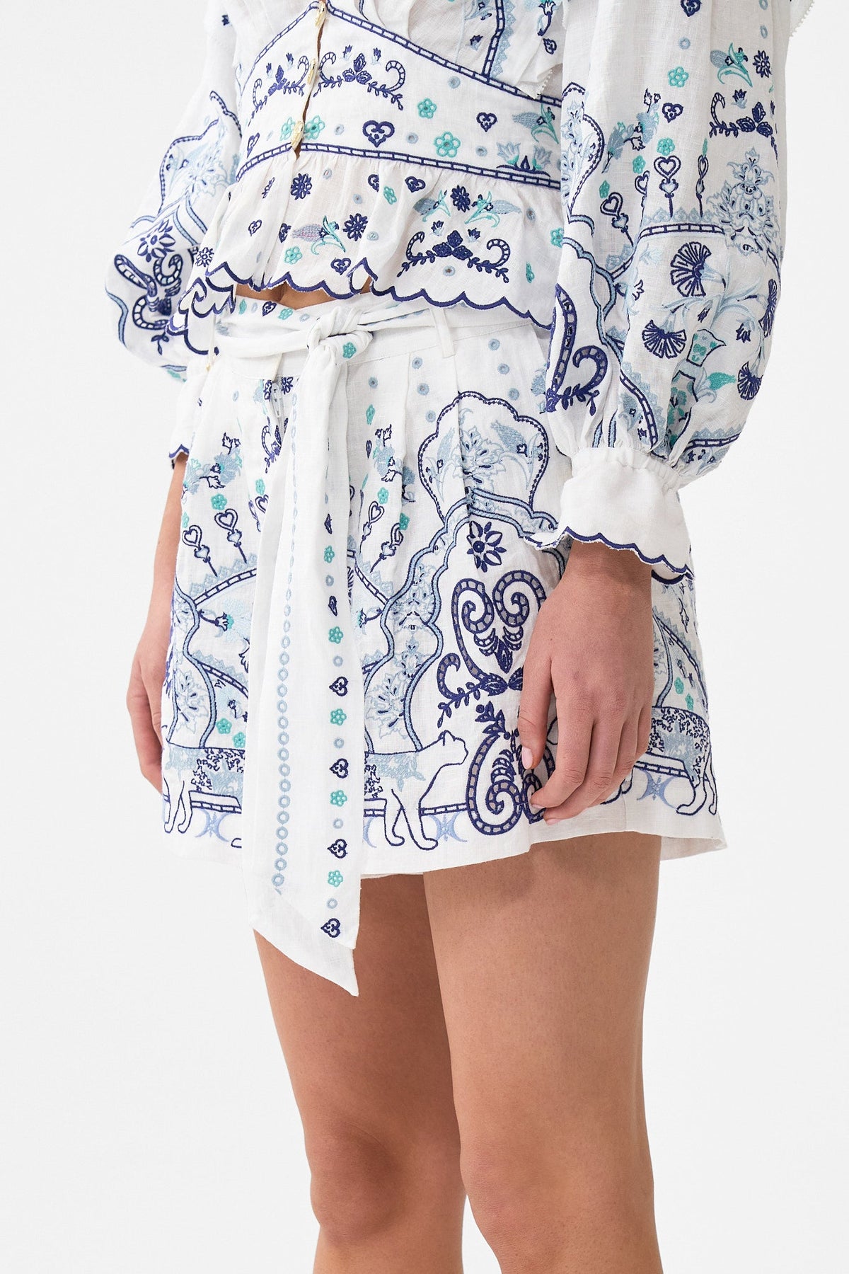 TUCK FRONT SHORT ALL ABOUT THAT LACE