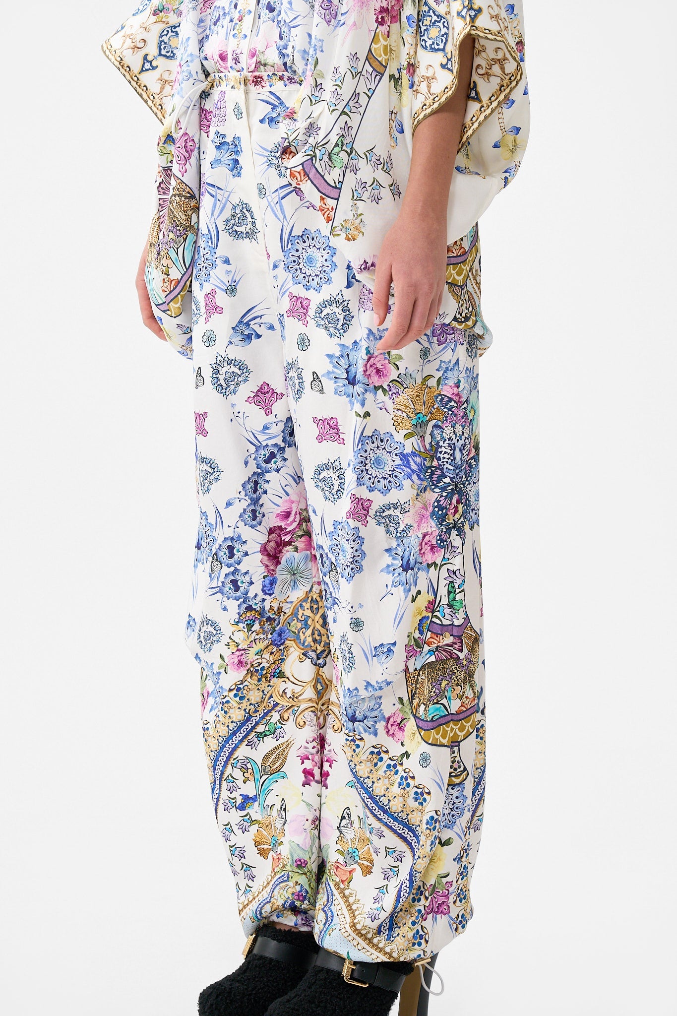 The CAMILLA DEEP V NECK HARDWARE SHORT KAFTAN THE POTTERY PARLOUR in our  print.