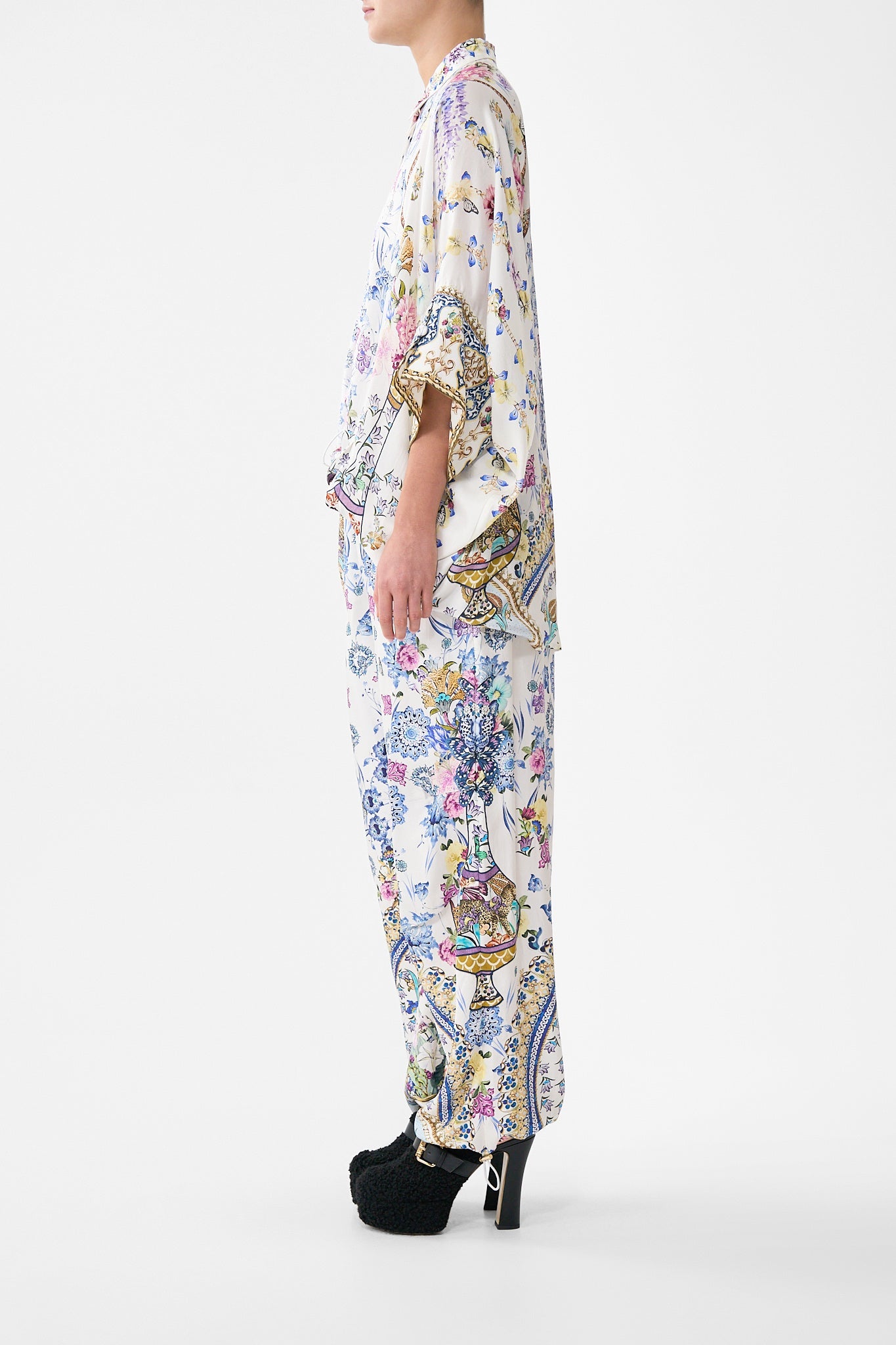 The CAMILLA DEEP V NECK HARDWARE SHORT KAFTAN THE POTTERY PARLOUR in our  print.