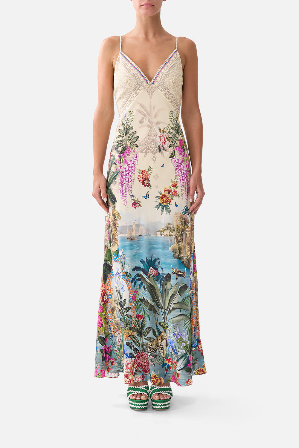 The CAMILLA PANELLED SIDE SPLIT TEE KAPADOKYA KITSCH in our  print.