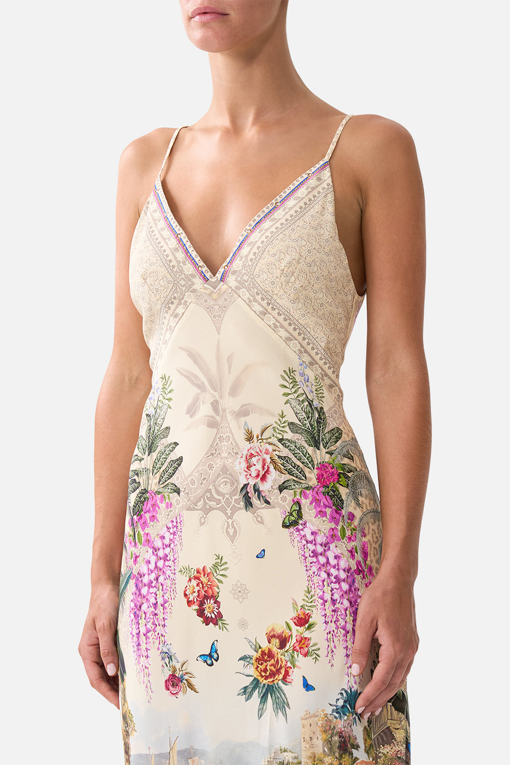 The CAMILLA PANELLED SIDE SPLIT TEE KAPADOKYA KITSCH in our  print.