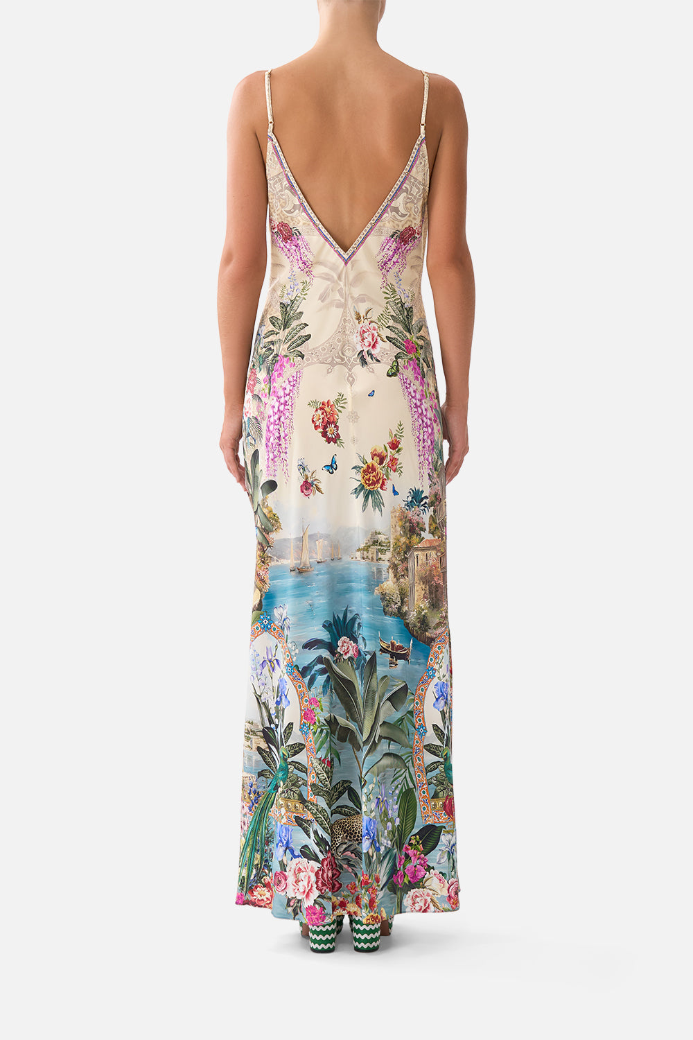 The CAMILLA PANELLED SIDE SPLIT TEE KAPADOKYA KITSCH in our  print.