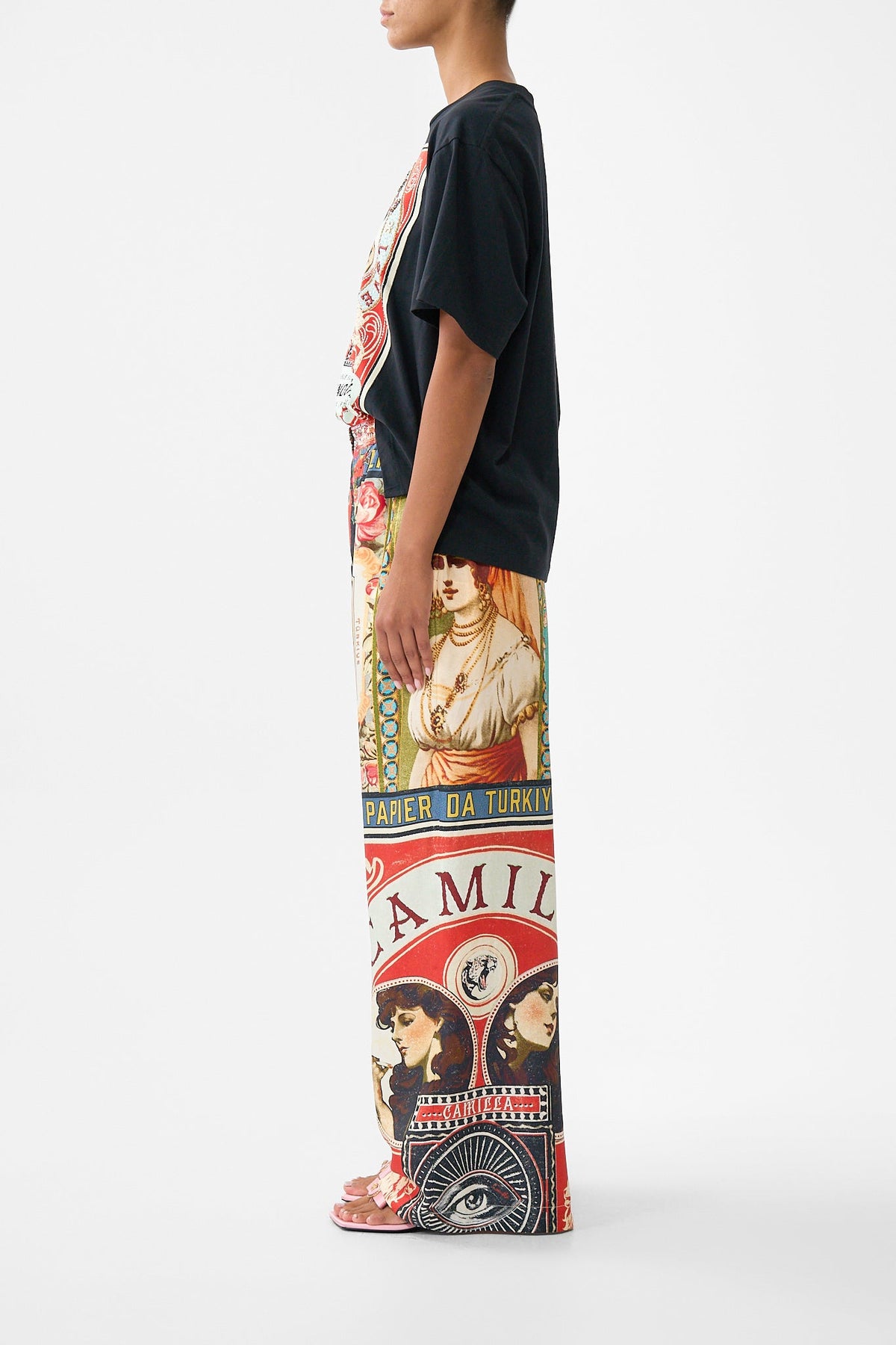 The CAMILLA classic tee from our print high class hookah