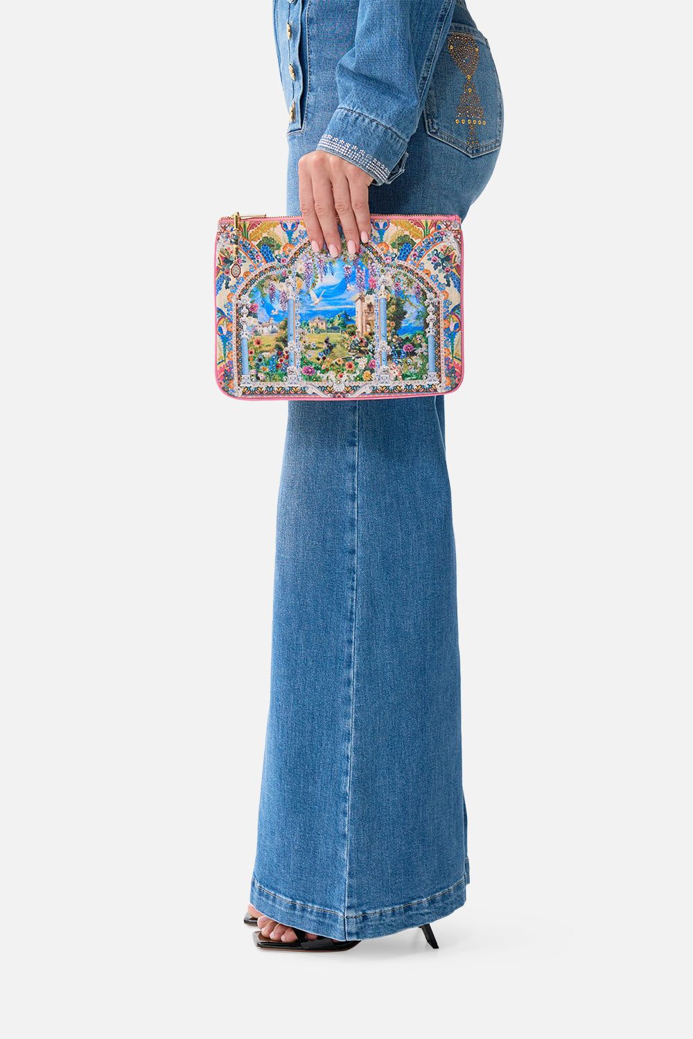 The CAMILLA small canvas clutch in our print Navàs Nouveau. Side model view.