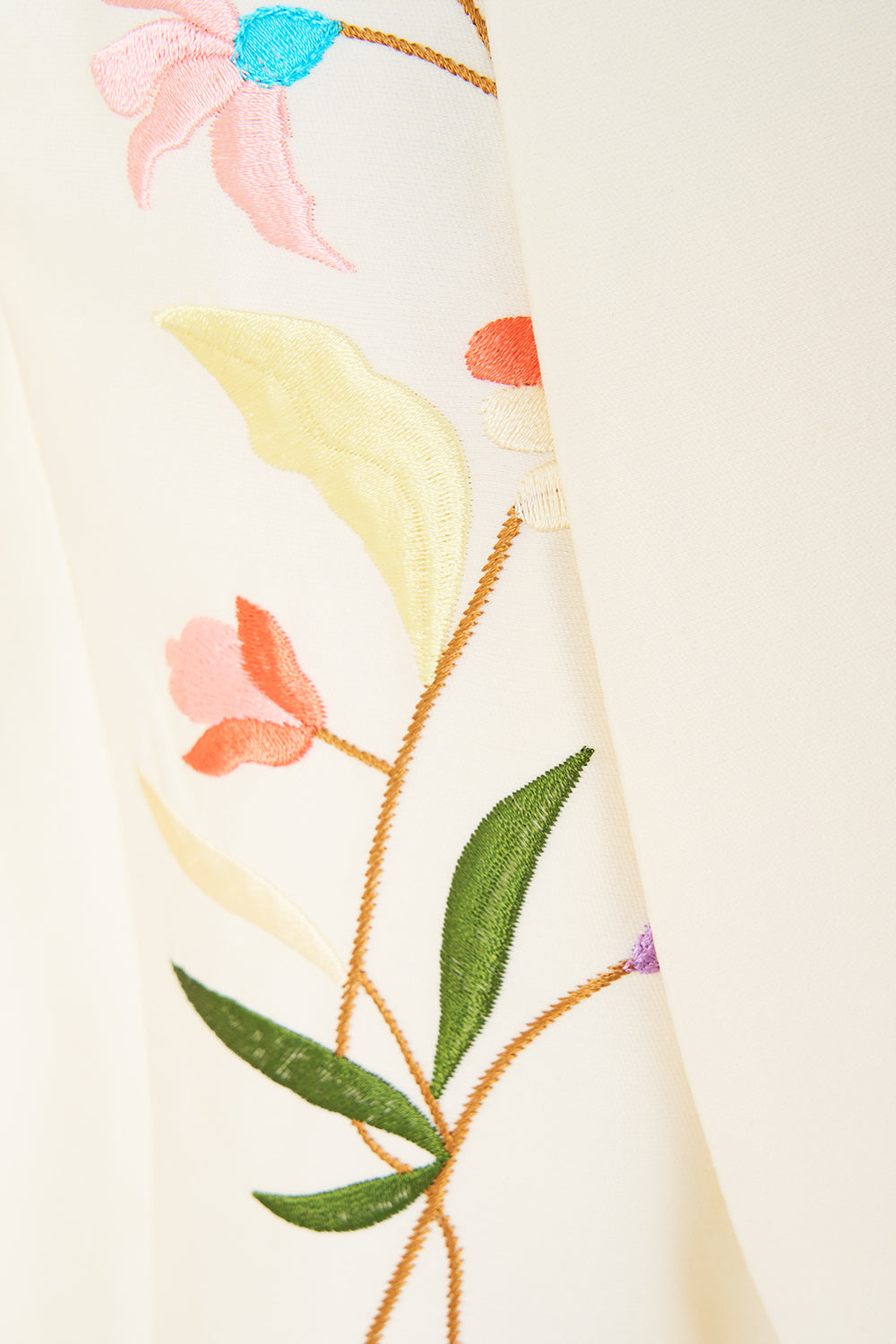 The CAMILLA T SHAPE LONG KAFTAN LIVIN LA VIDA ROSA in our  print.