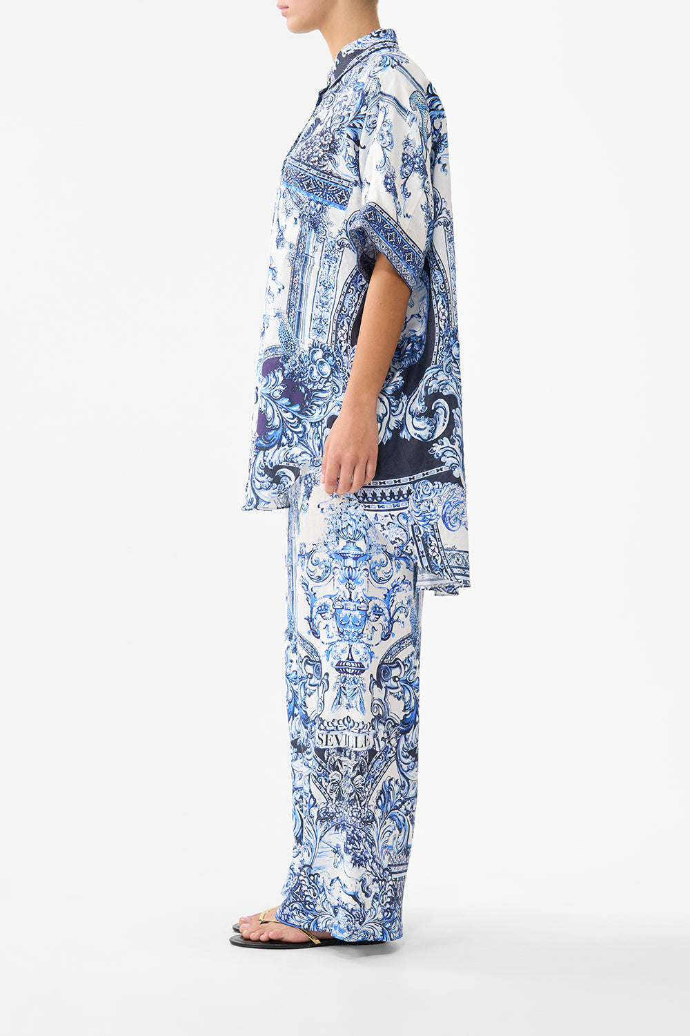 The CAMILLA TIE SHOULDER DRESS VA VA VINTAGE in our  print.