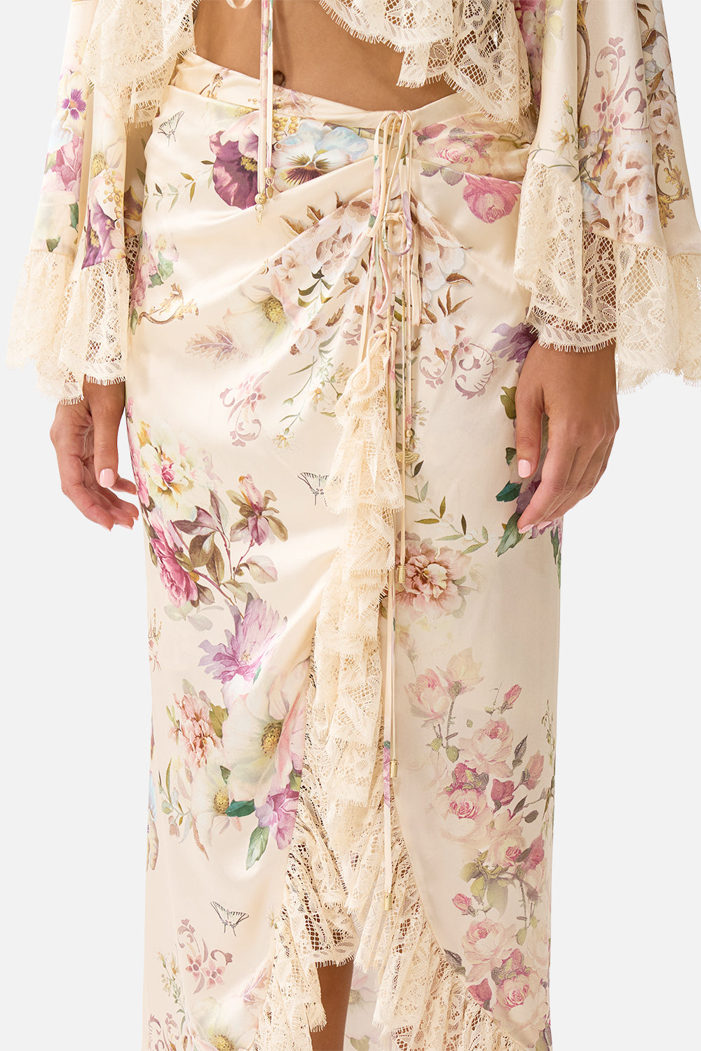 WRAP TIE SKIRT WITH RUFFLE ADORNED IN ARANJUEZ