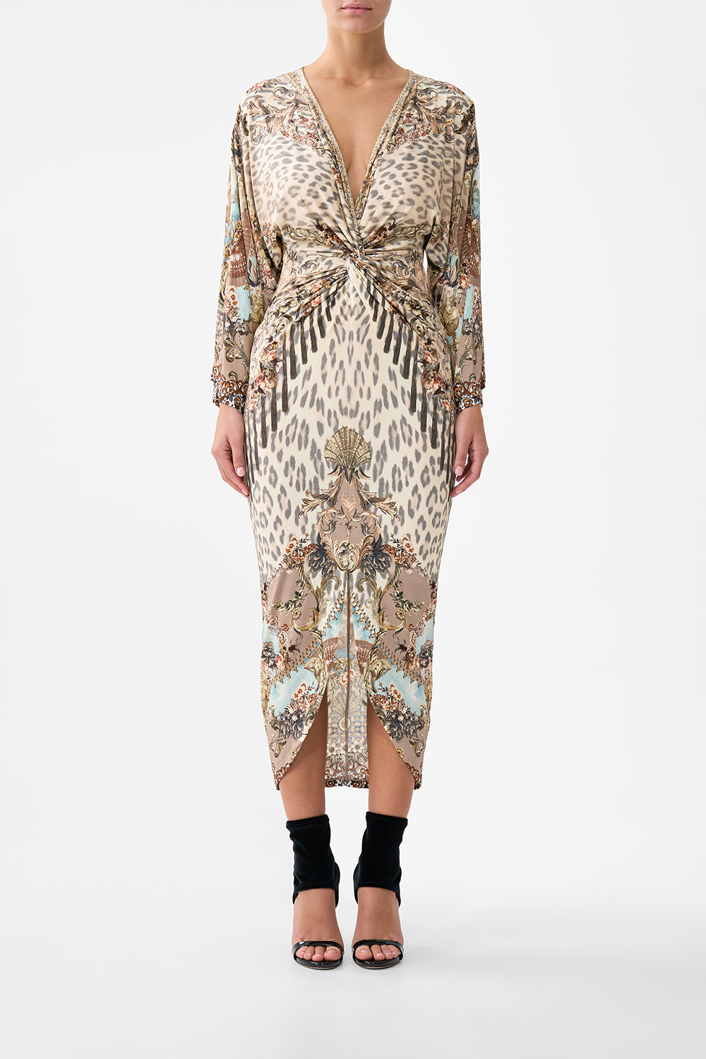 The CAMILLA WOVEN SHORT SARONG WITH TASSELS DE NADA GRANADA in our  print.