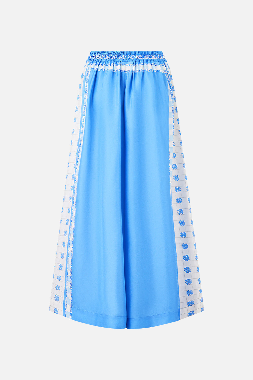 The CAMILLA TIERED SHORT DRESS WITH NECK FRILL SACROMONTE SEÑORITA in our  print.