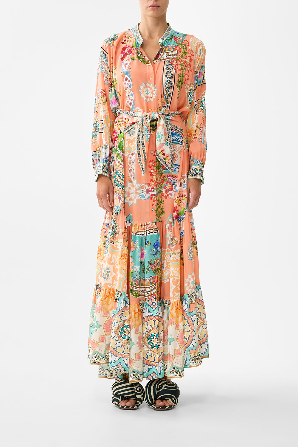 The CAMILLA KIMONO LAYER WITH COLLAR LIVIN LA VIDA ROSA in our  print.