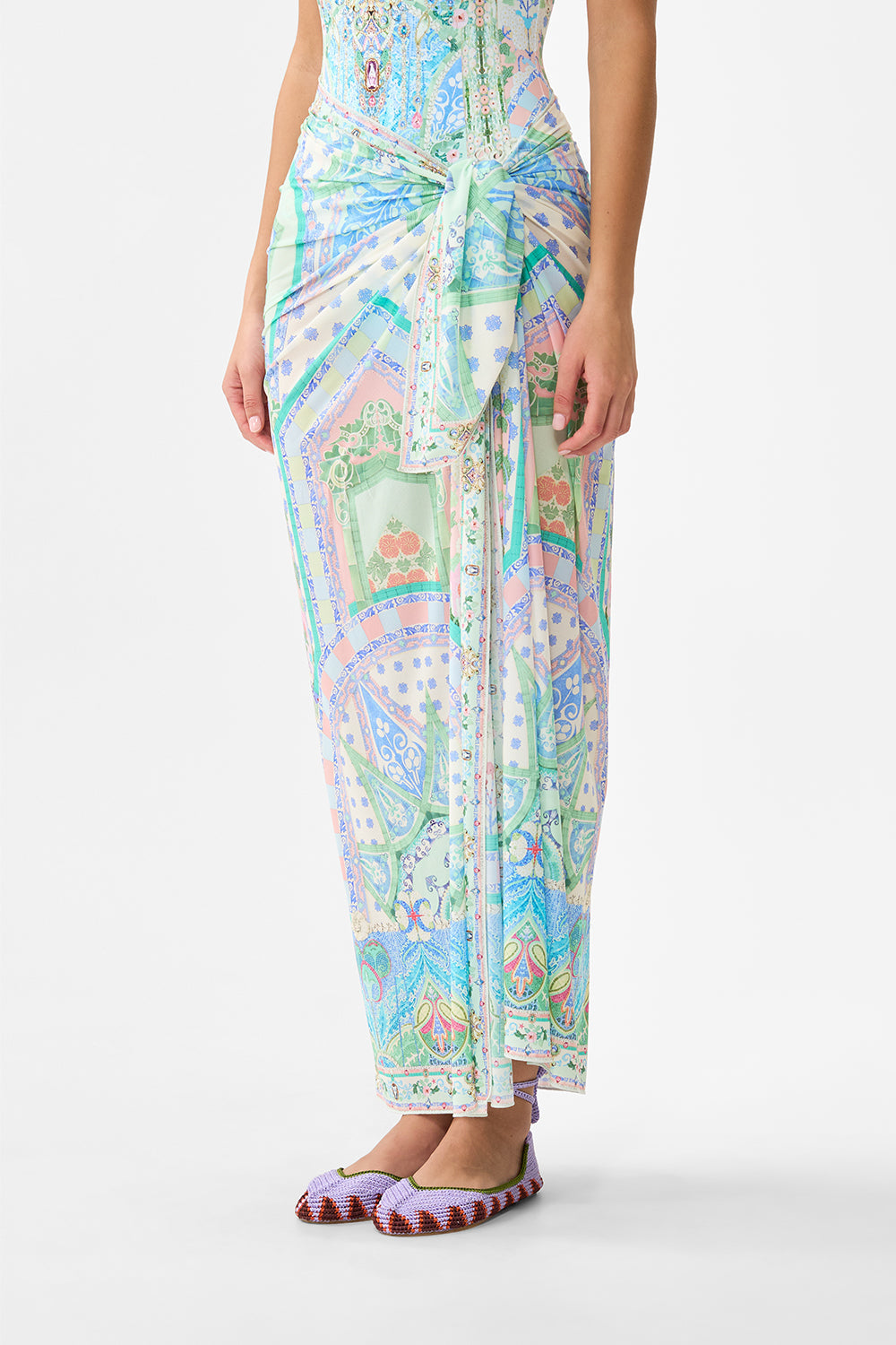 The CAMILLA SHORT ROUND NECK KAFTAN DIAL UP THE TILES in our  print.