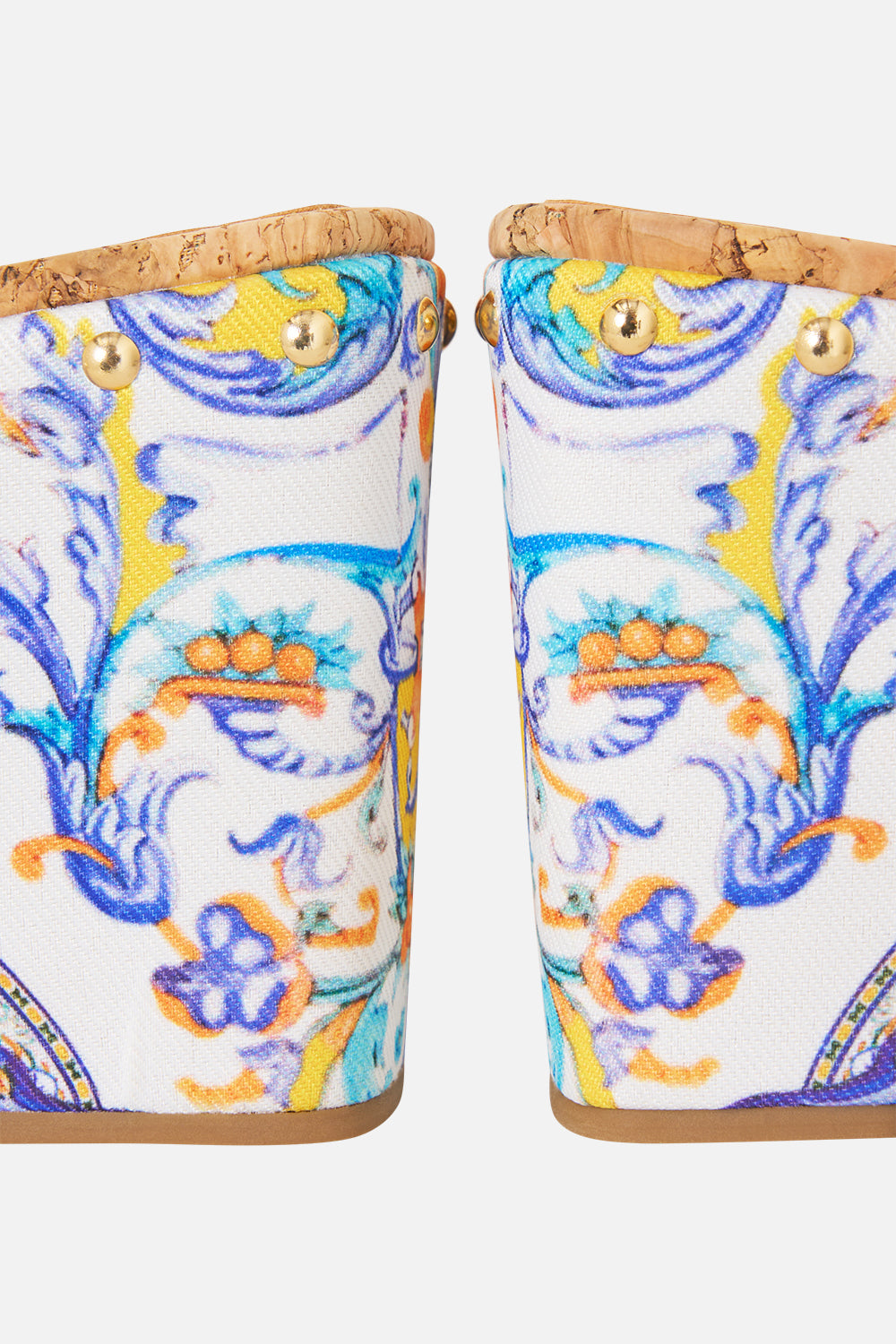 The CAMILLA SHAPED WAISTBAND DRESS WITH FLUTTER SLEEVES MAGIC OF THE MERCADO in our  print.