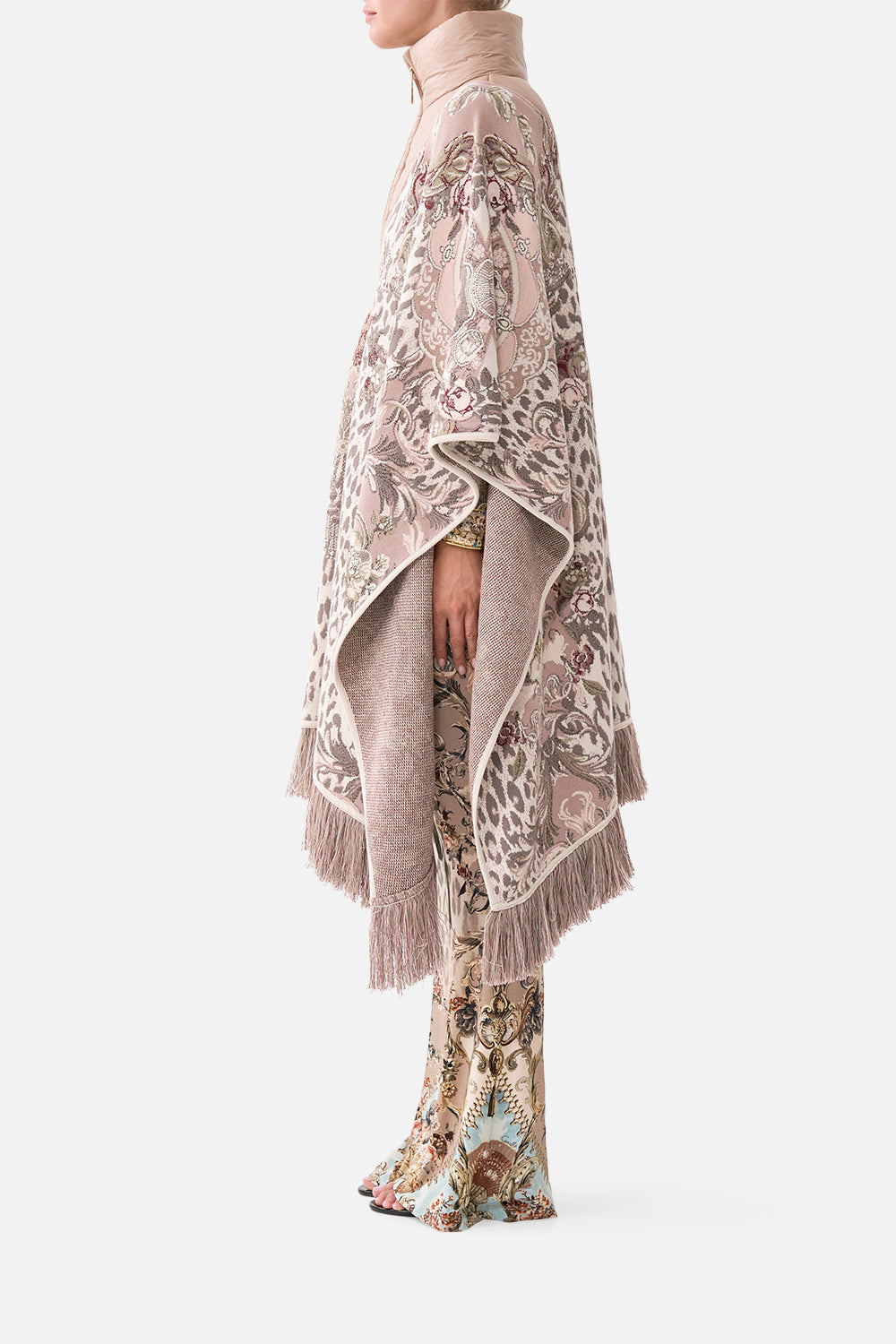 QUILTED COLLAR SHORT KNIT PONCHO ARANJUEZ ANIMALIA