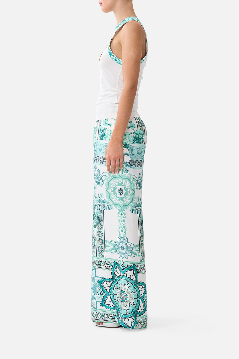 The CAMILLA jersey tank top in our print Balearic Bebé. Side model view.
