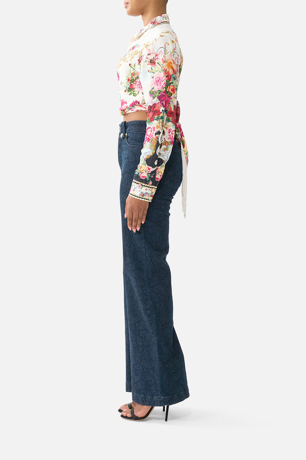 The CAMILLA BUTTON THROUGH SCARF BLOUSE VA VA VINTAGE in our  print.