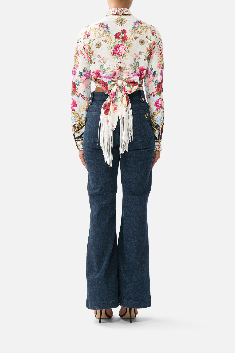 The CAMILLA BUTTON THROUGH SCARF BLOUSE VA VA VINTAGE in our  print.