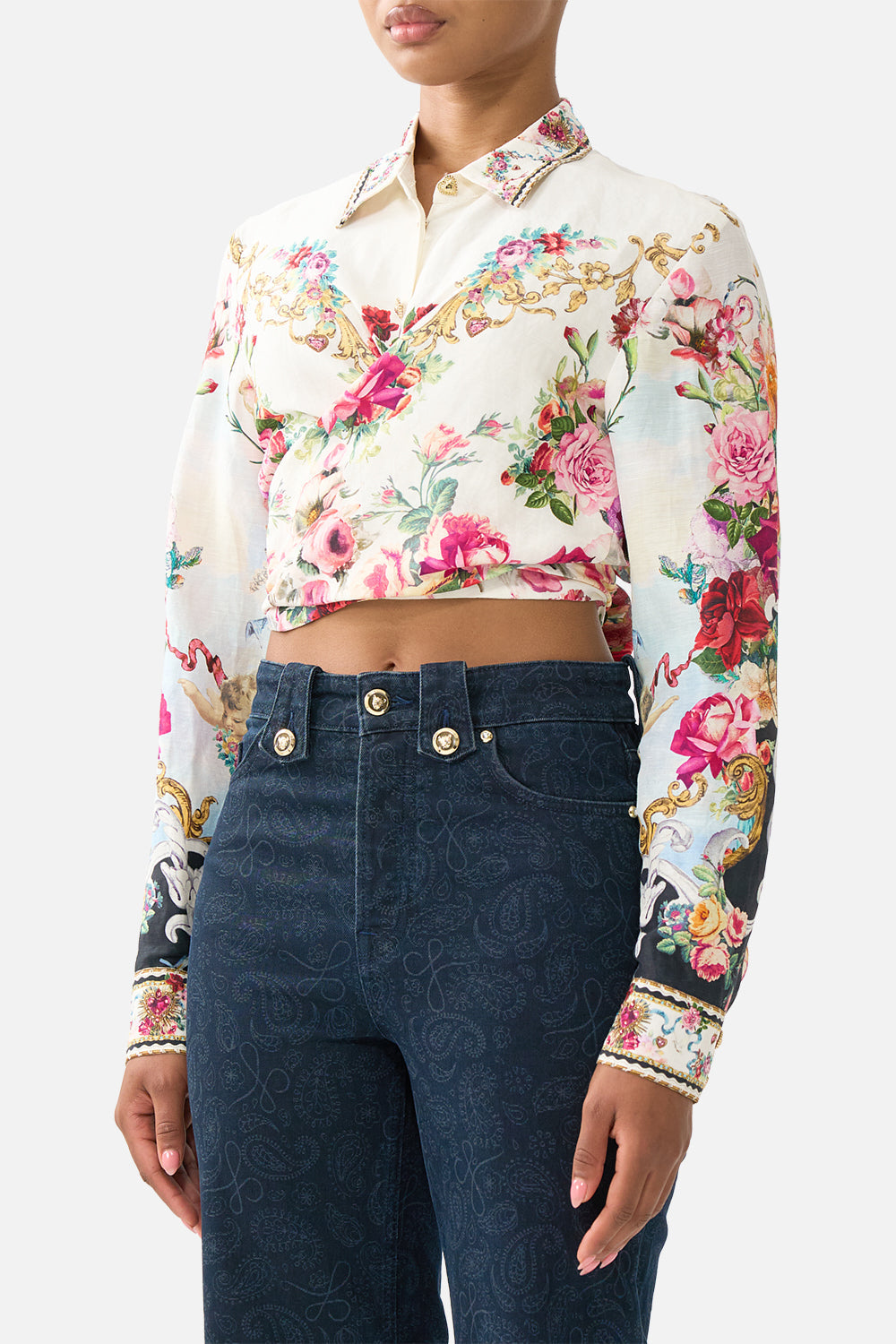 The CAMILLA BUTTON THROUGH SCARF BLOUSE VA VA VINTAGE in our  print.