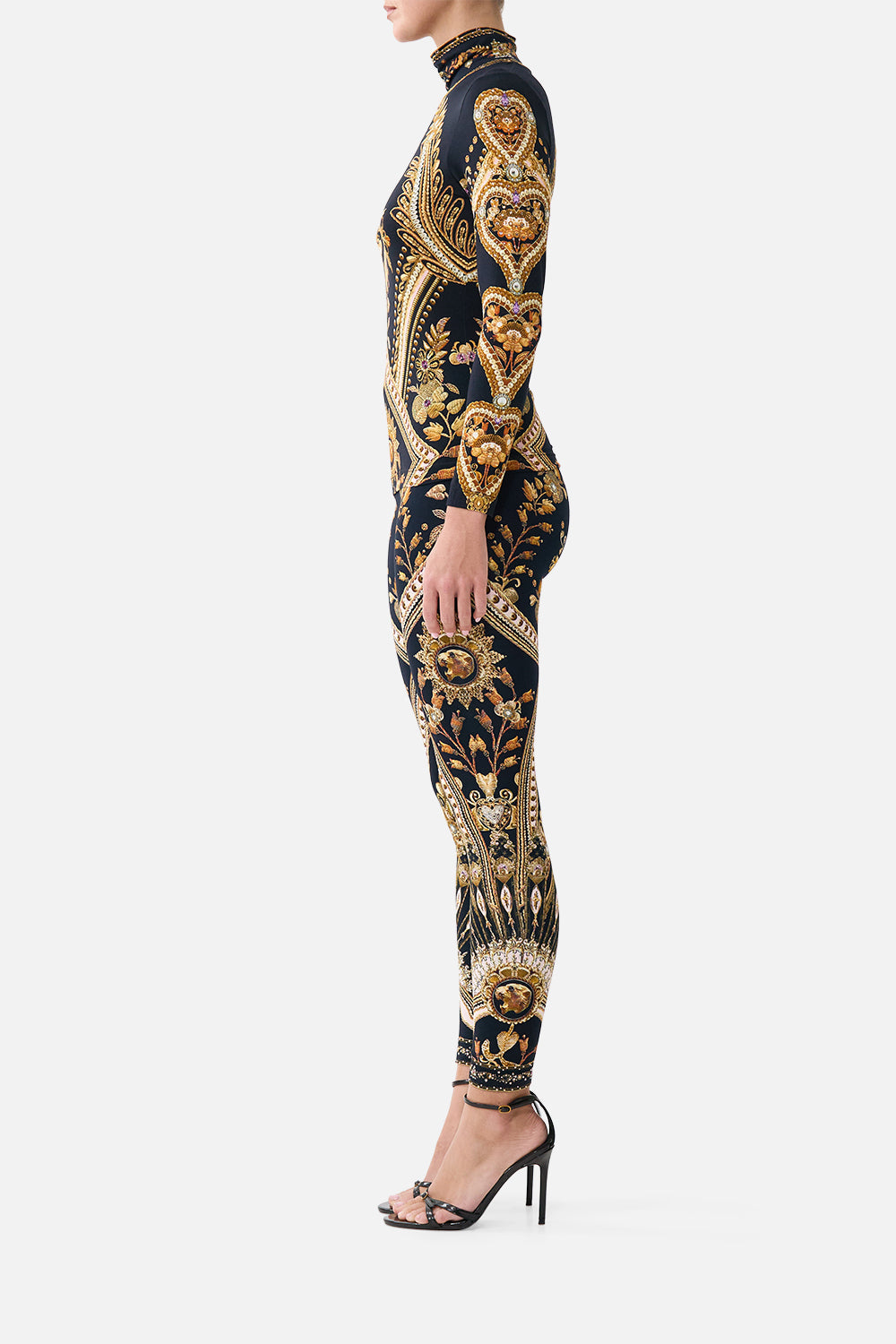 The CAMILLA LACE UP FRONT BLOUSON SLEEVE BLOUSE HOWDY GAUDI in our  print.
