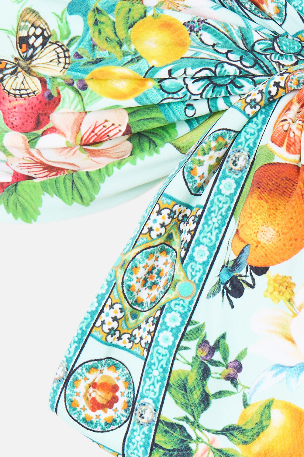The CAMILLA SHORT SLEEVE CAMP COLLARED SHIRT VA VA VINTAGE in our  print.
