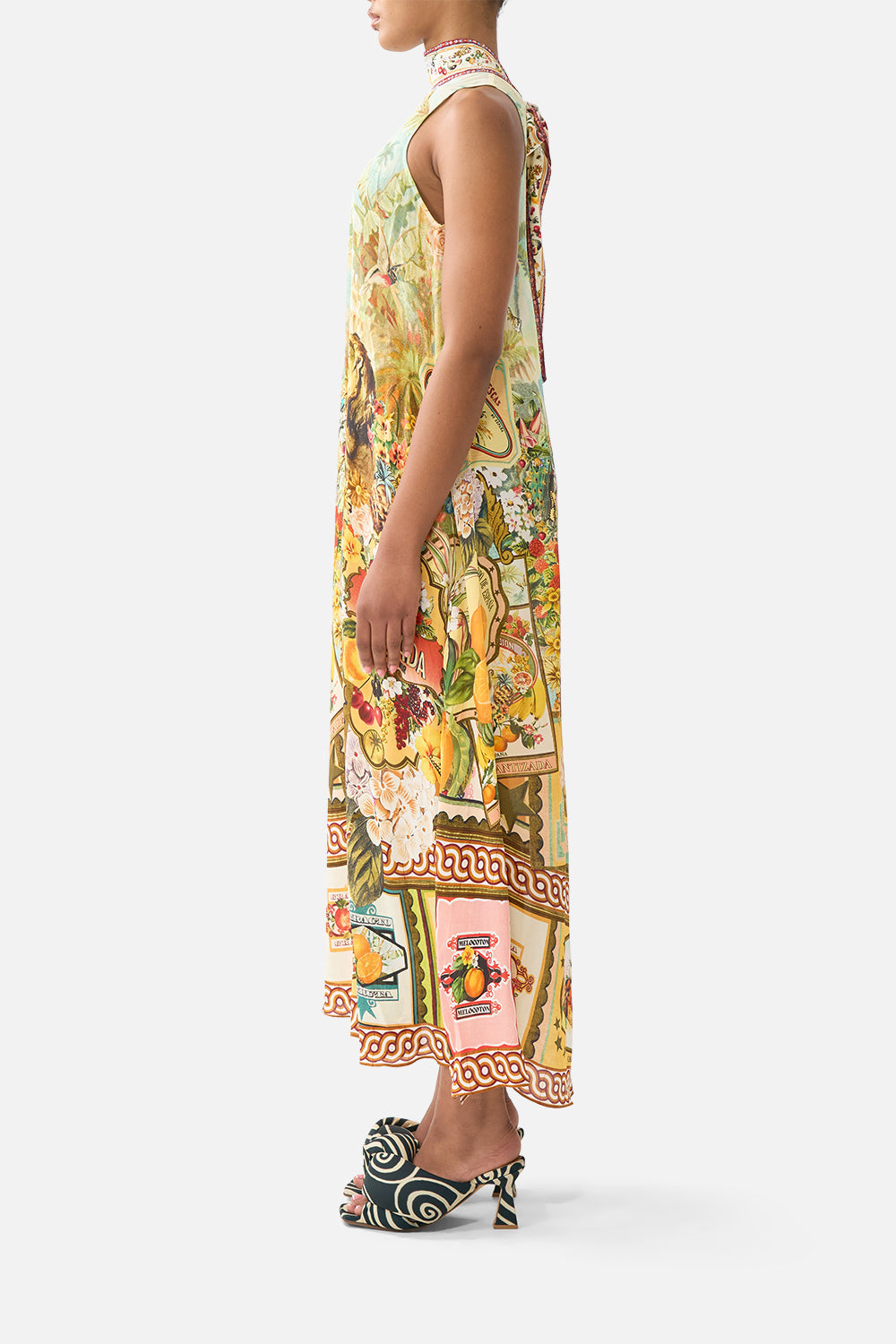 The CAMILLA WOVEN SHORT SARONG W TASSELS CHINOISERIE CHILD in our  print.