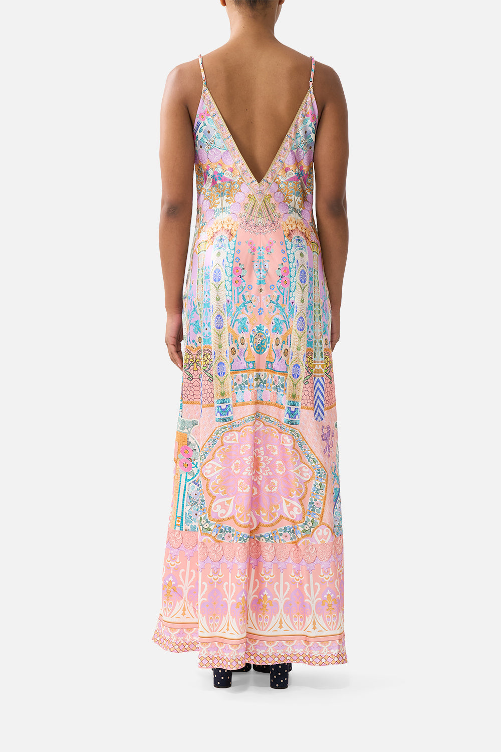 The CAMILLA TIE SLEEVE SHORT V NECK KAFTAN SISI SOCIETY in our  print.