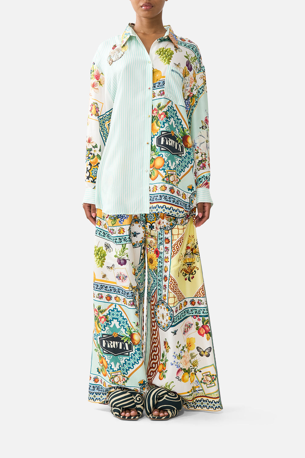 The CAMILLA DRAWSTRING POUCH MUSEUM MEMOIRS in our  print.