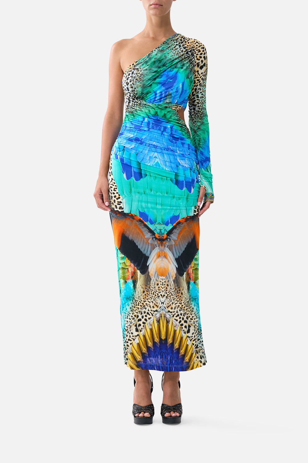 The CAMILLA ROUND NECK KAFTAN THE POTTERY PARLOUR in our  print.