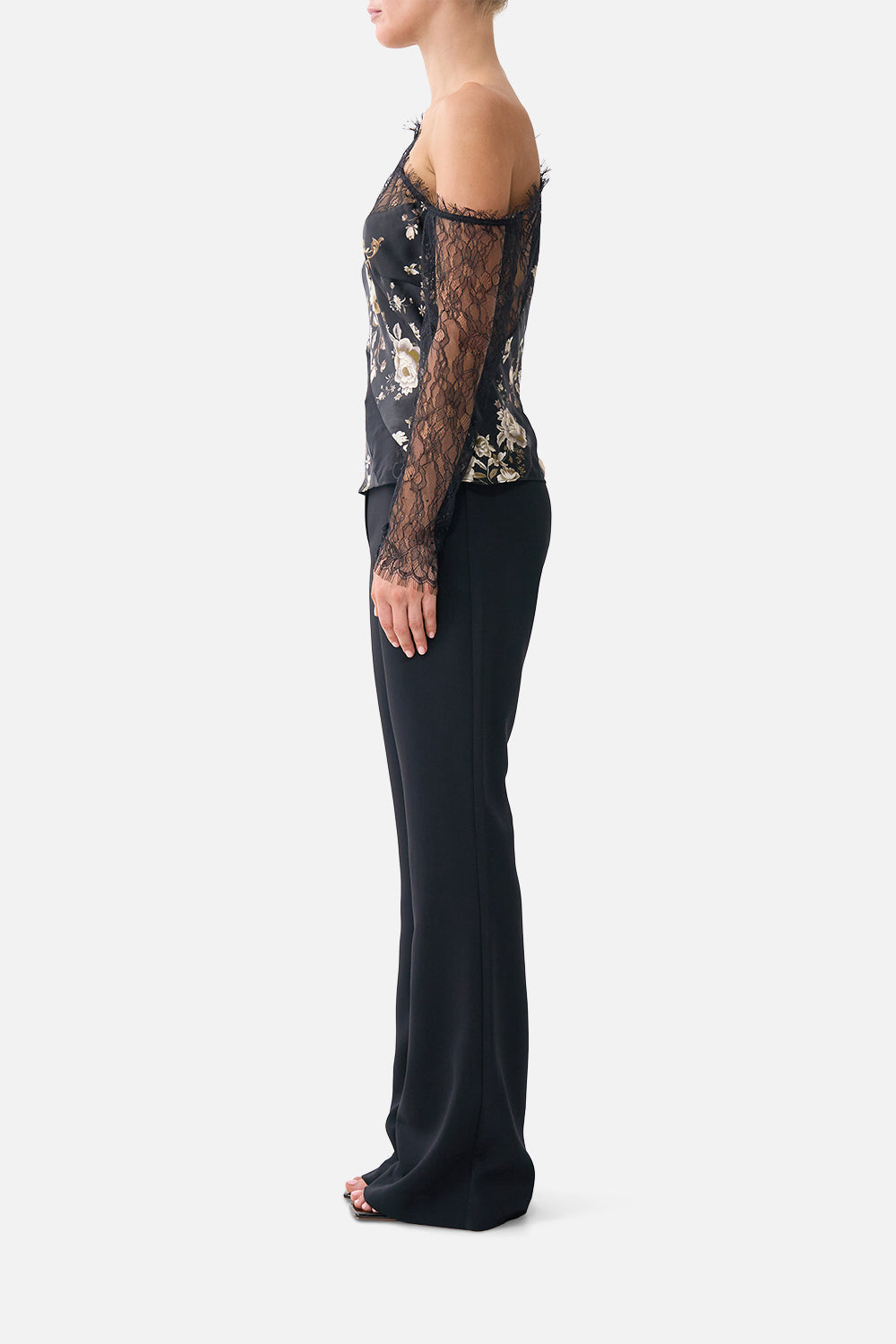 The CAMILLA THONGS NAVÀS NOUVEAU in our  print.