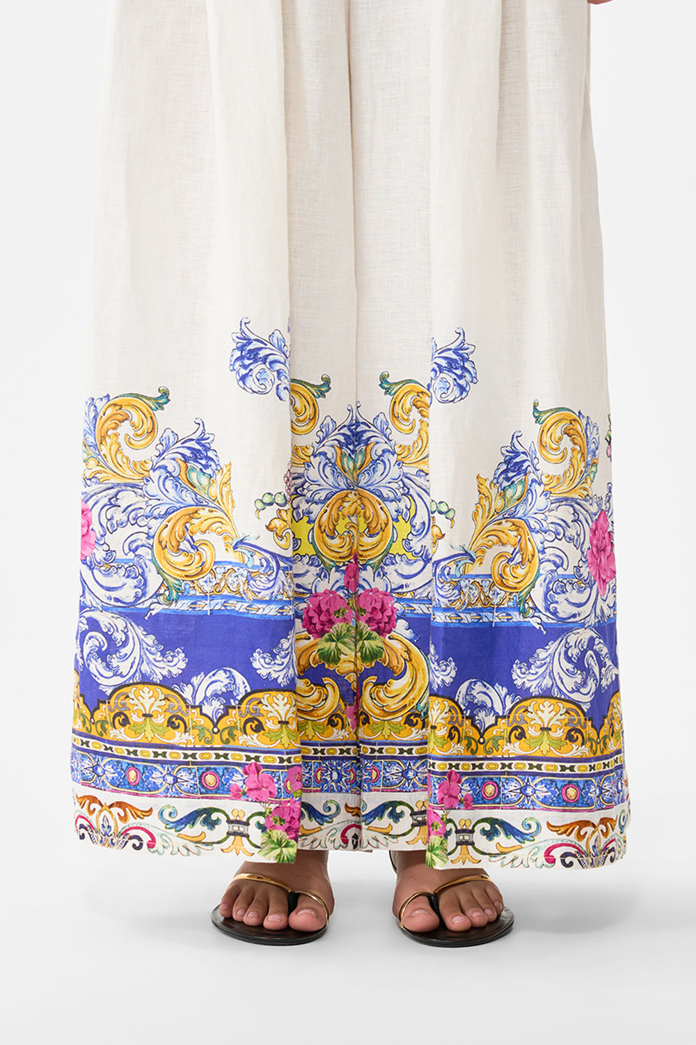 The CAMILLA ROUND NECK KAFTAN CAMEOS DANCE in our  print.