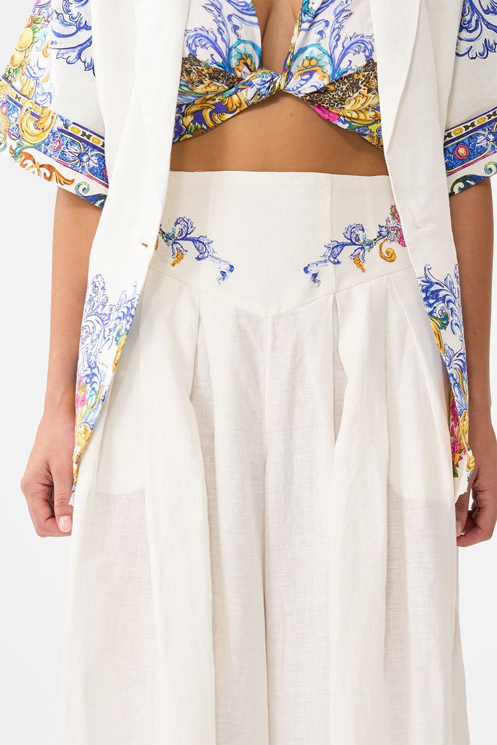 The CAMILLA ROUND NECK KAFTAN CAMEOS DANCE in our  print.