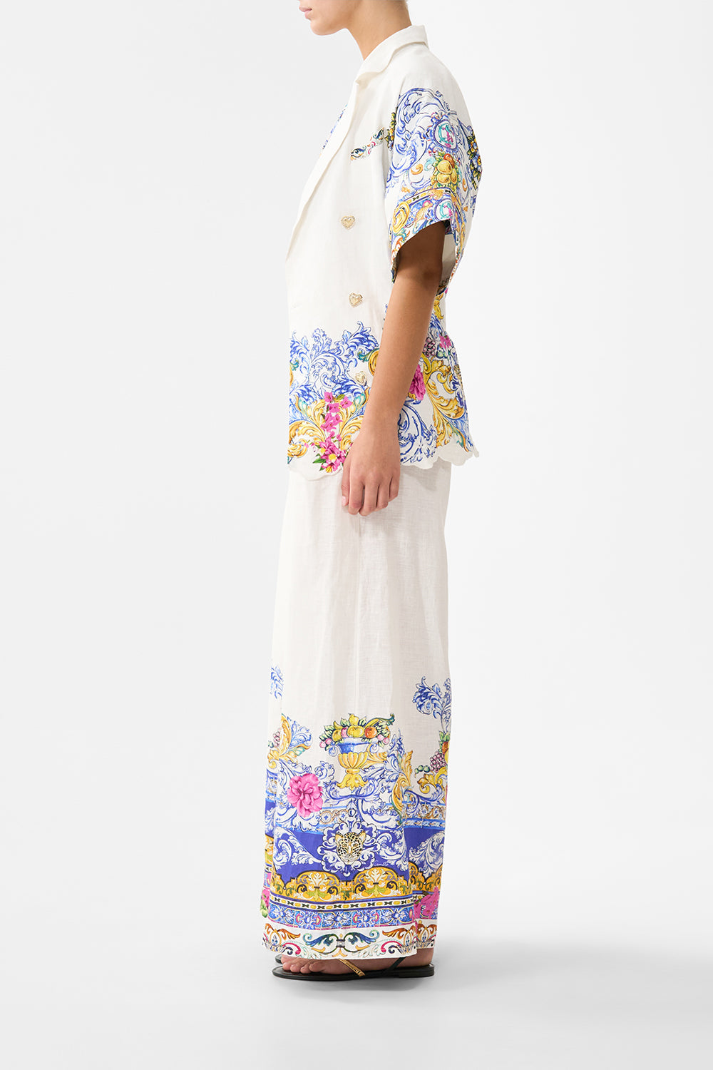 The CAMILLA ROUND NECK KAFTAN CAMEOS DANCE in our  print.