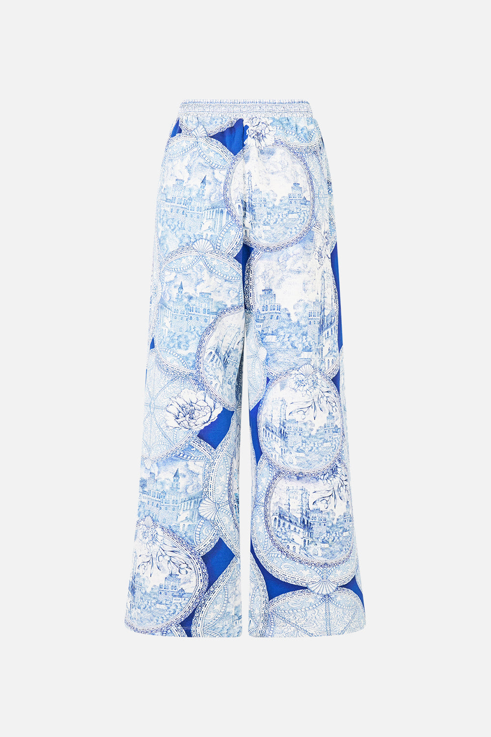 The CAMILLA SHORT LENGTH BOARDSHORT WITH ELASTIC WAIST VA VA VINTAGE in our  print.