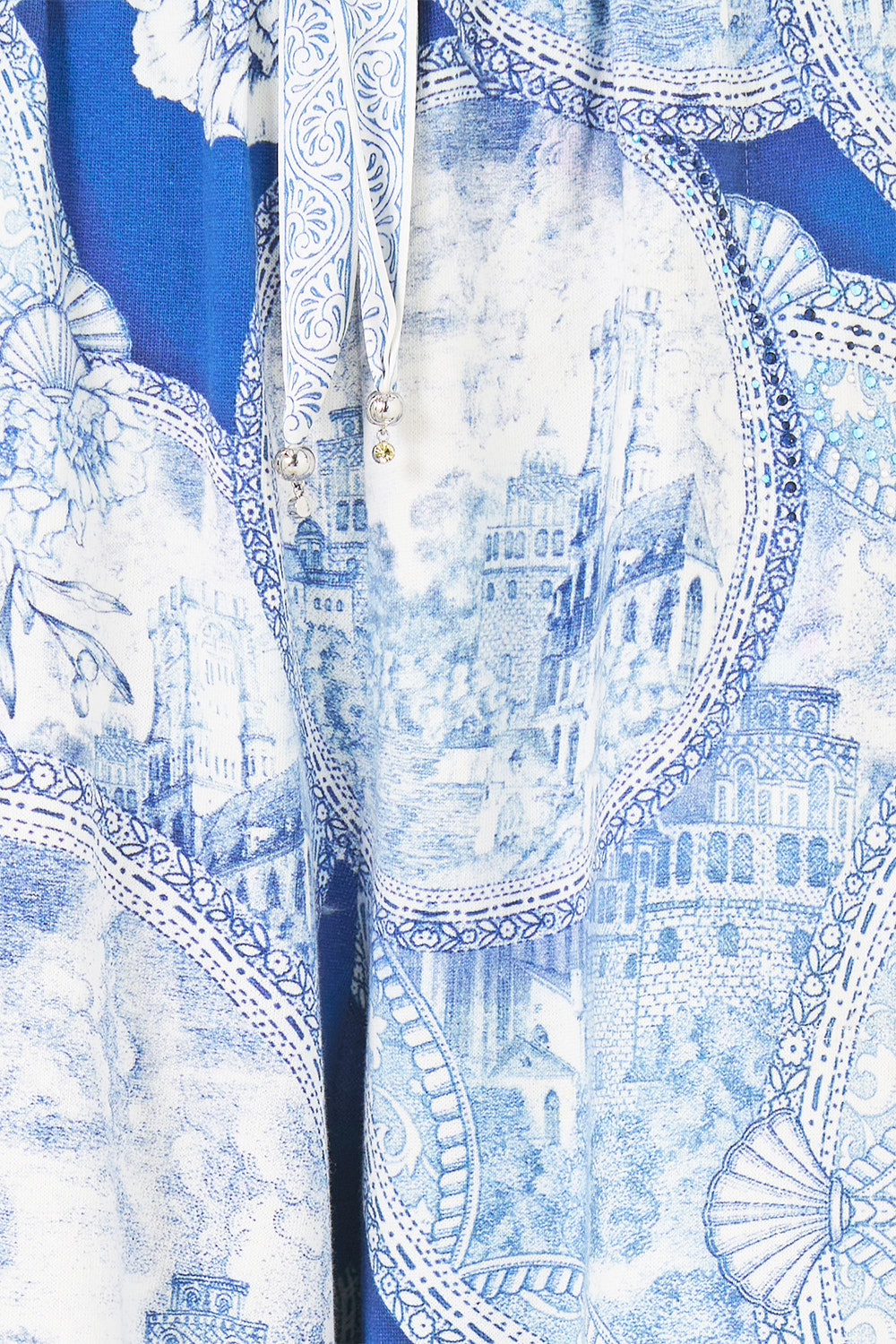 The CAMILLA SHORT LENGTH BOARDSHORT WITH ELASTIC WAIST VA VA VINTAGE in our  print.