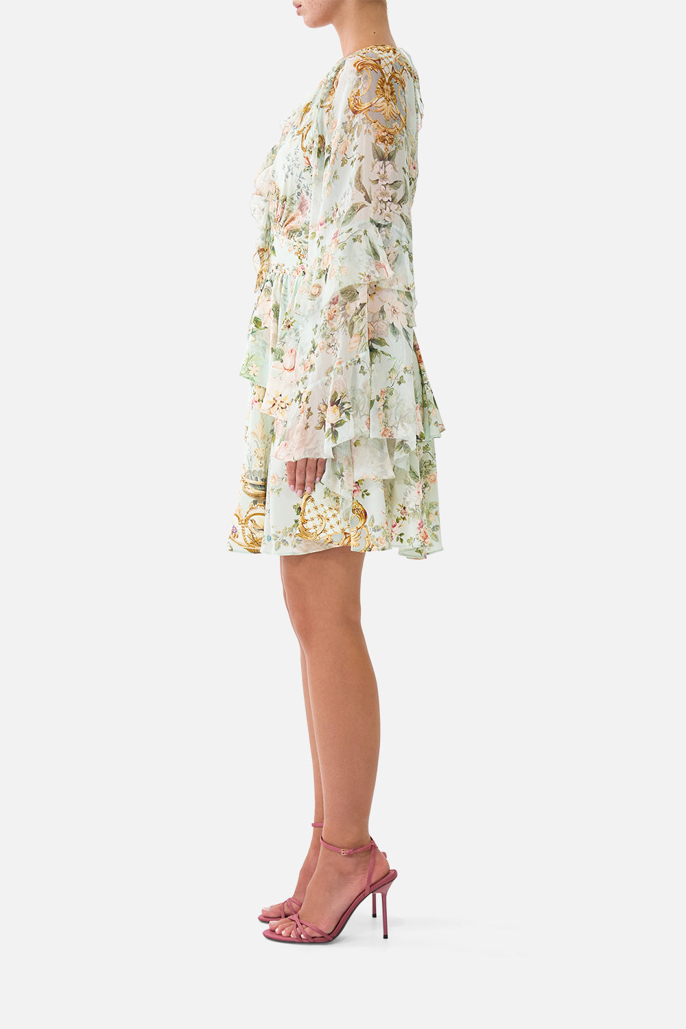 ROBE COURTE À TAILLE BASSE AVEC MANCHES À VOLANTS IMPRIMÉ FLEURS SAUVAGES