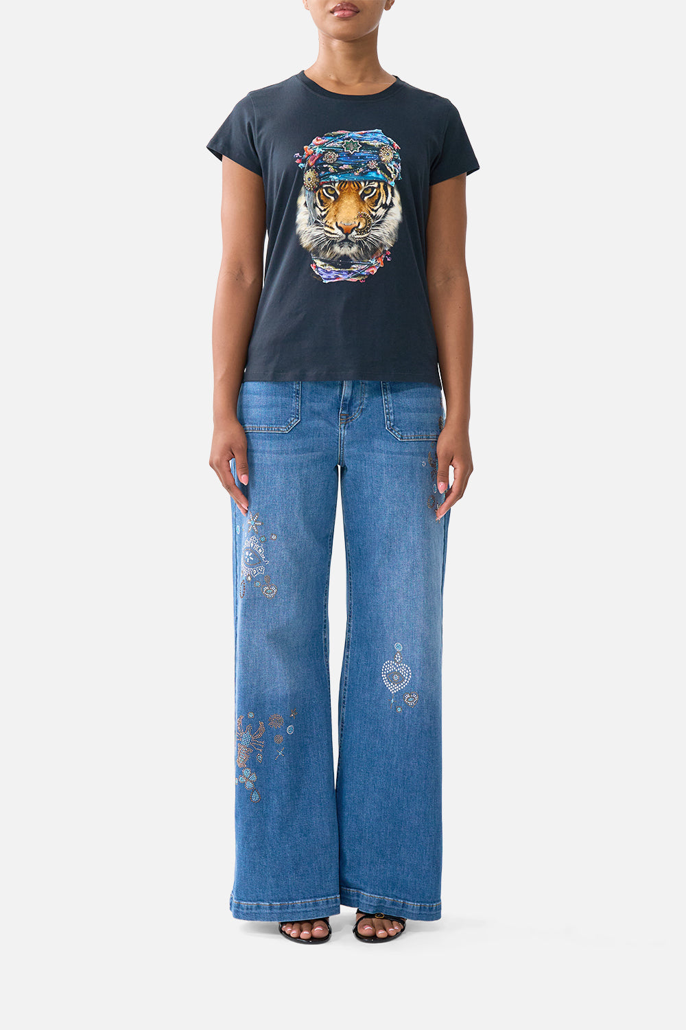 SLIM FIT ROUND NECK T-SHIRT AMULETS AND ALCHEMY