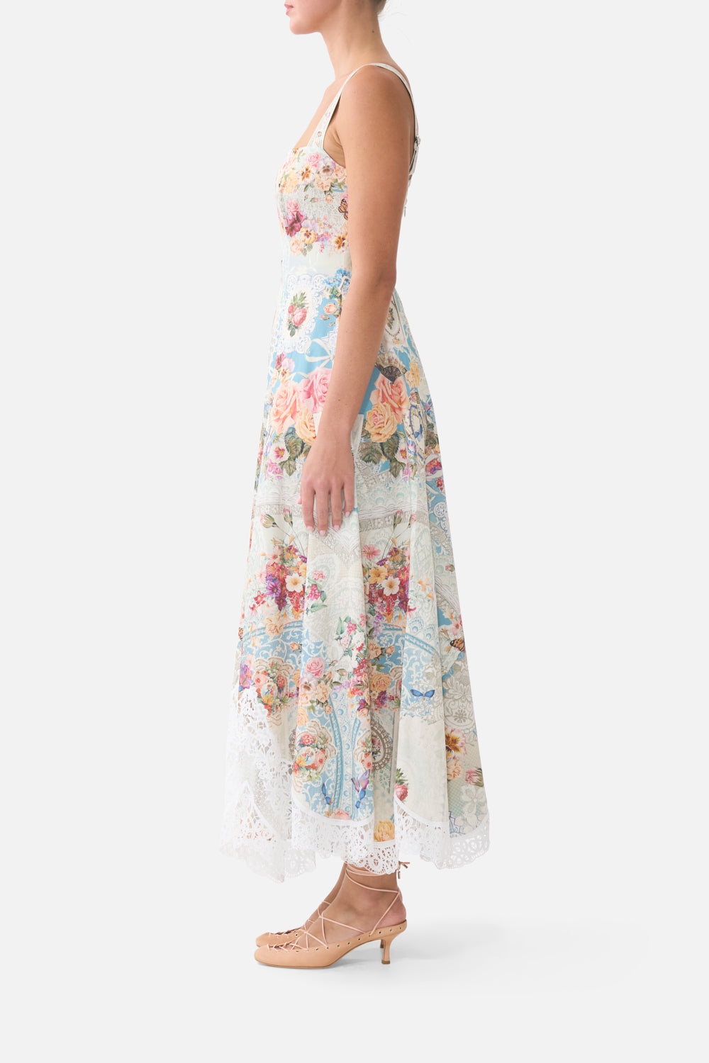 The CAMILLA WAISTBAND DRESS WITH TIE DETAIL MAGIC OF THE MERCADO in our  print.