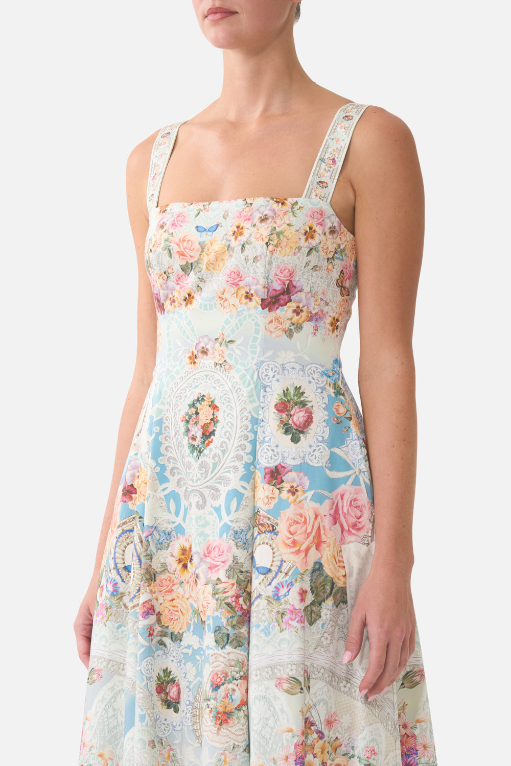 The CAMILLA WAISTBAND DRESS WITH TIE DETAIL MAGIC OF THE MERCADO in our  print.