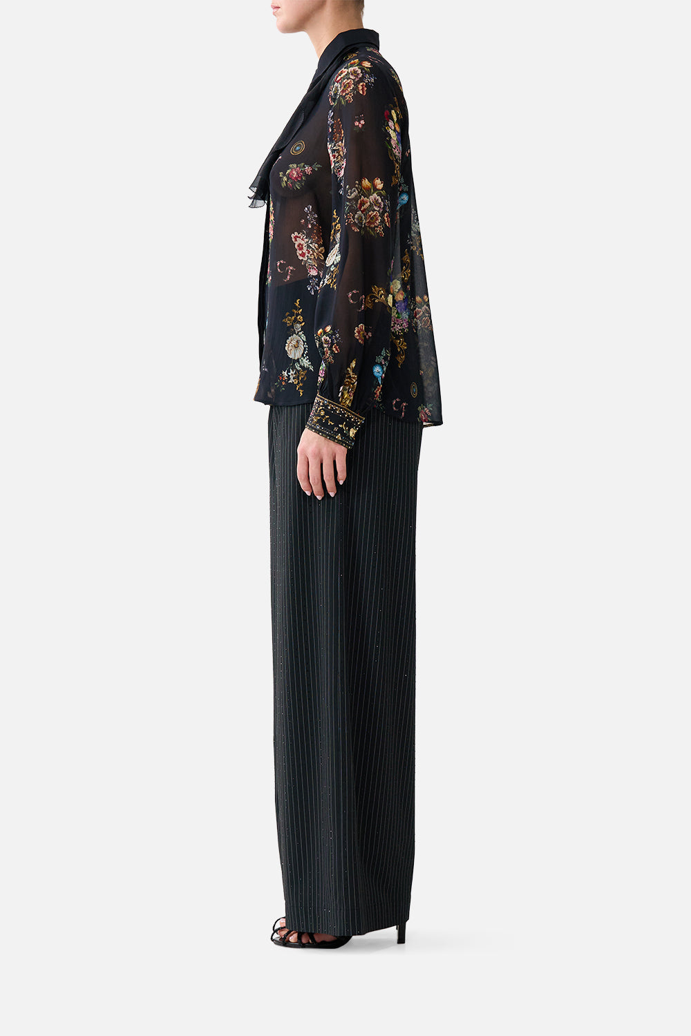 CHEMISE À COL AVEC DÉTAIL VOLANTÉ AU NIVEAU DU COL NUIT AU JARDIN