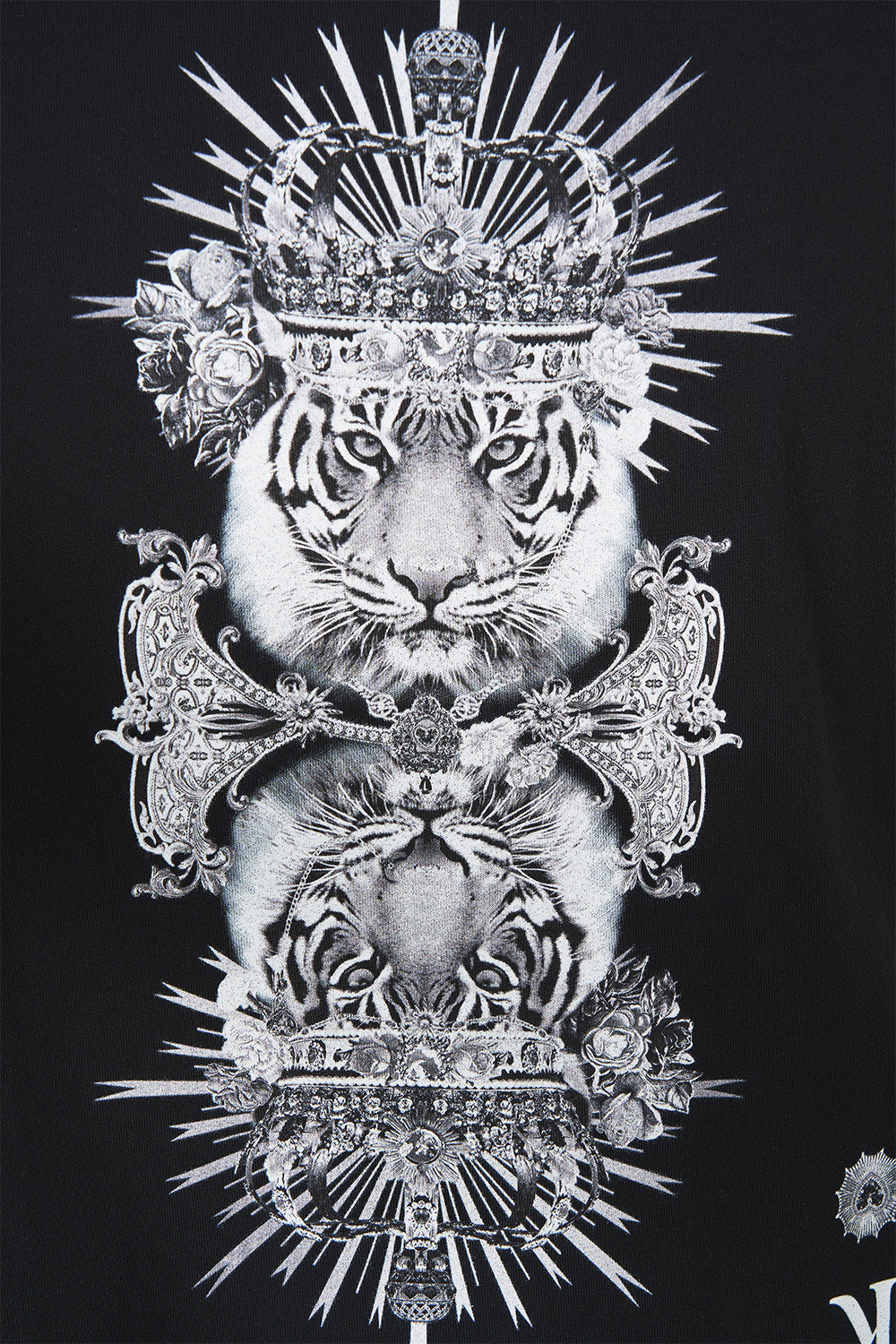 The CAMILLA RELAXED HEAVYWEIGHT CREW NECK TEE VERSES IN VINTAGE