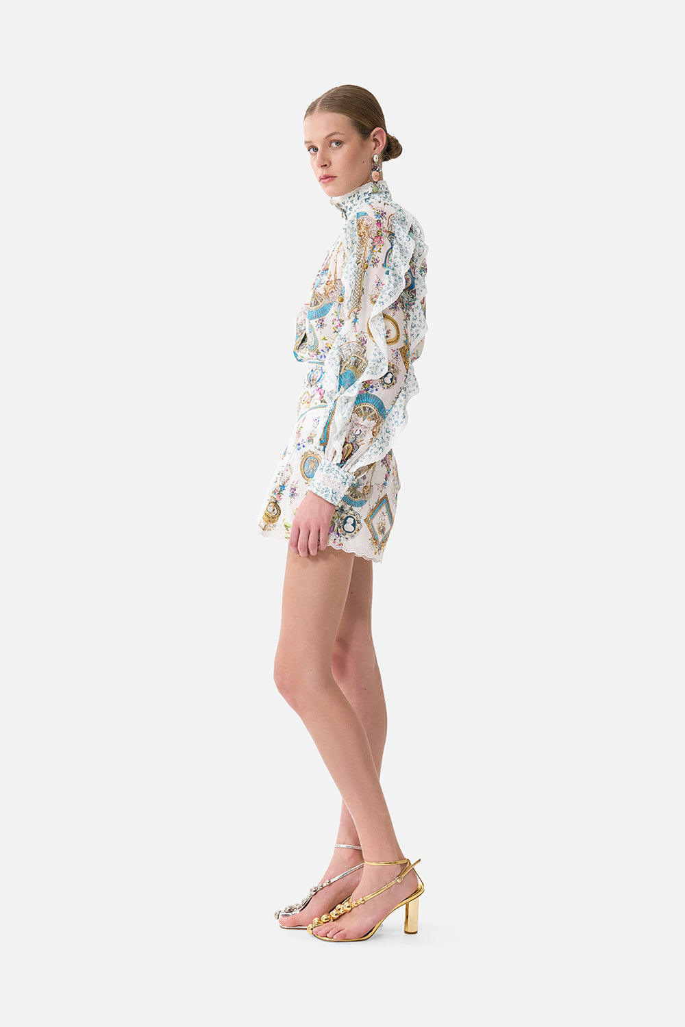 The CAMILLA MID LENGTH BOARDSHORT WITH ELASTIC WAIST SISI SOCIETY in our  print.