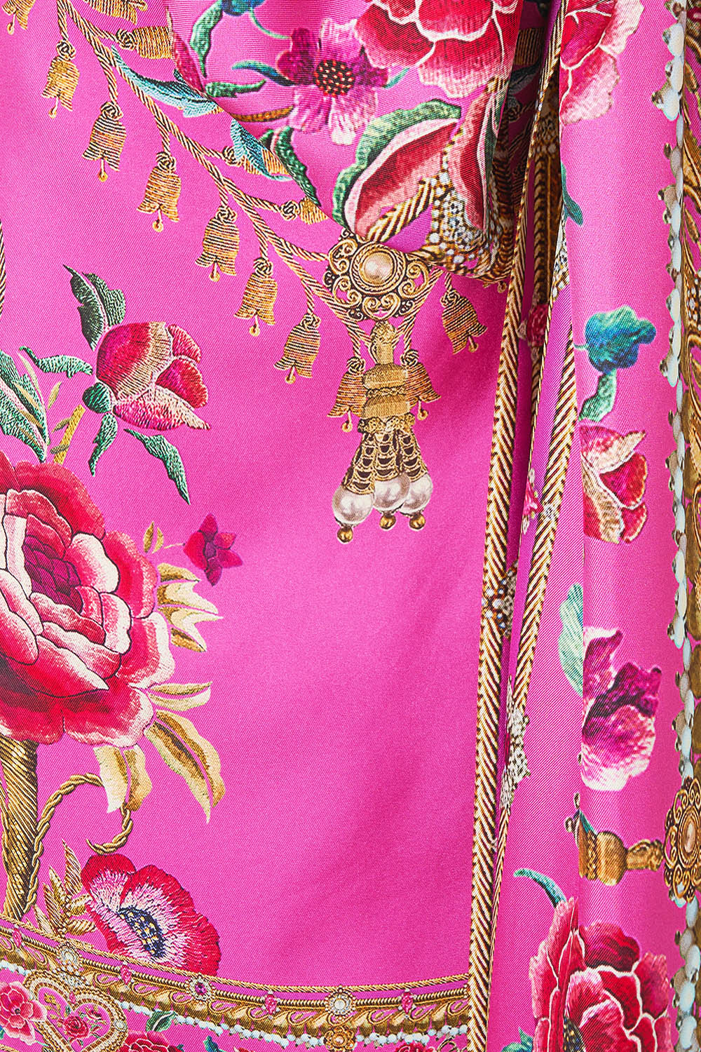 The CAMILLA GILDED REALMS PENDANT NECKLACE GOLD in our GOLD print.