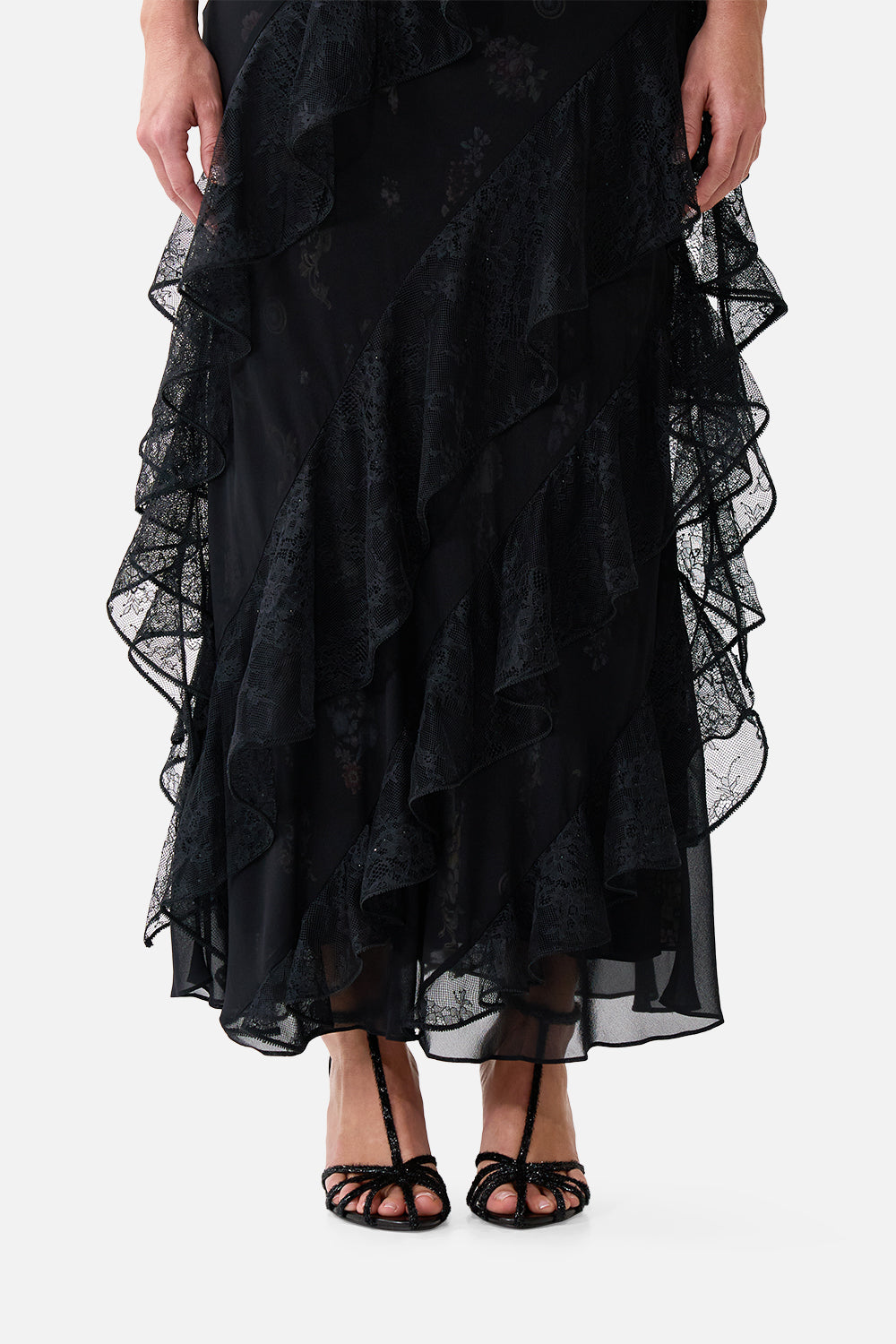 ROBE NUIT DE JARDIN À VOLANTS ASYMÉTRIQUES